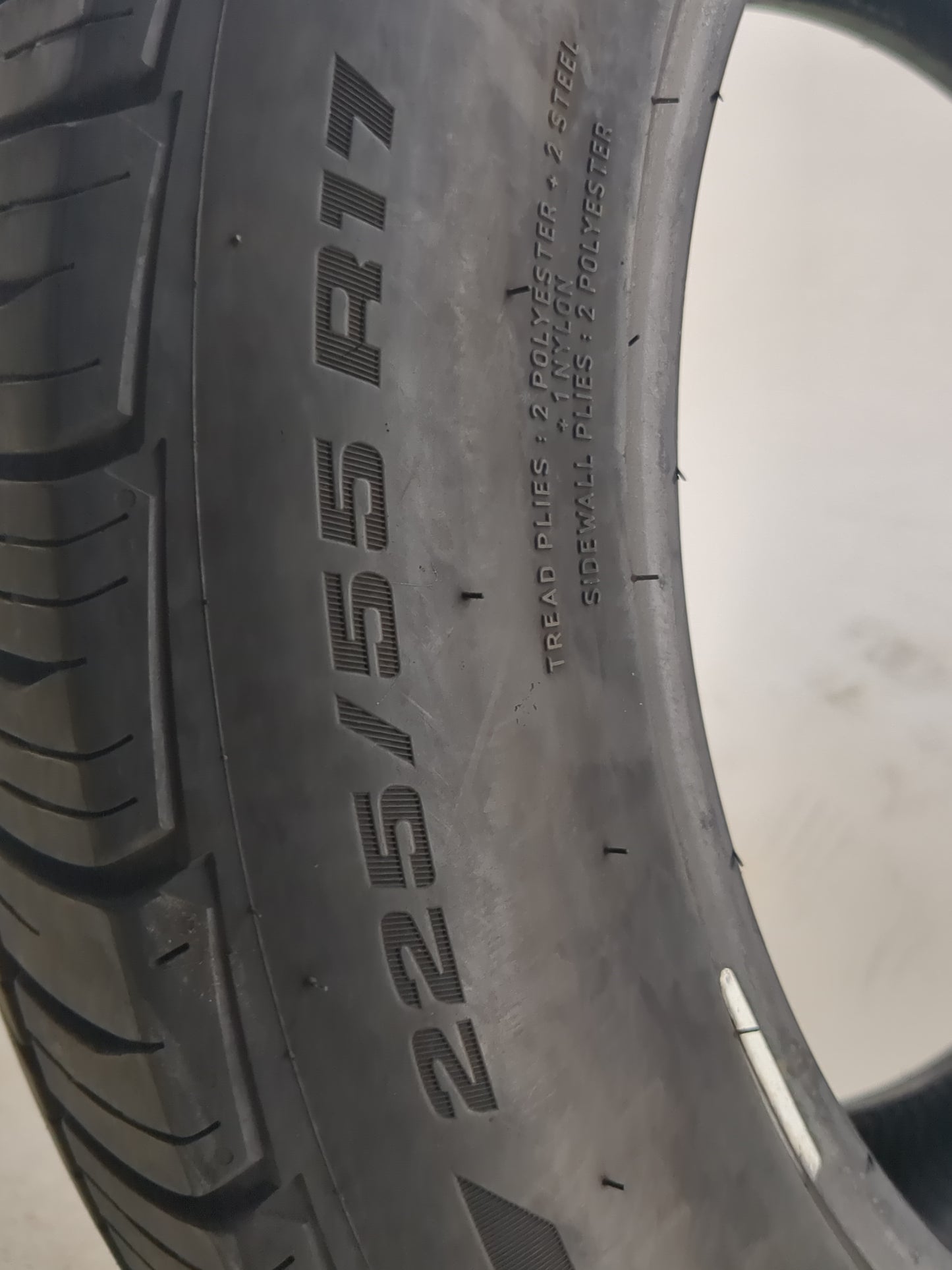 Used Tire 225/55R17 BFGOODRICH ADVANTAGE CONTROL 97H - Tread Depth 9.5/32 - Oemusedautoparts1.com