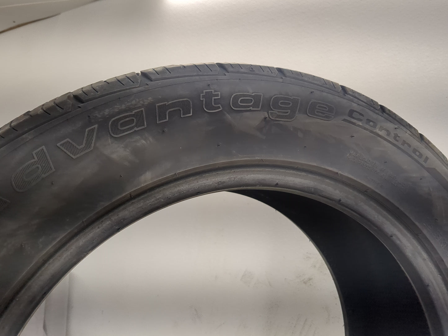Used Tire 225/55R17 BFGOODRICH ADVANTAGE CONTROL 97H - Tread Depth 9.5/32 - Oemusedautoparts1.com