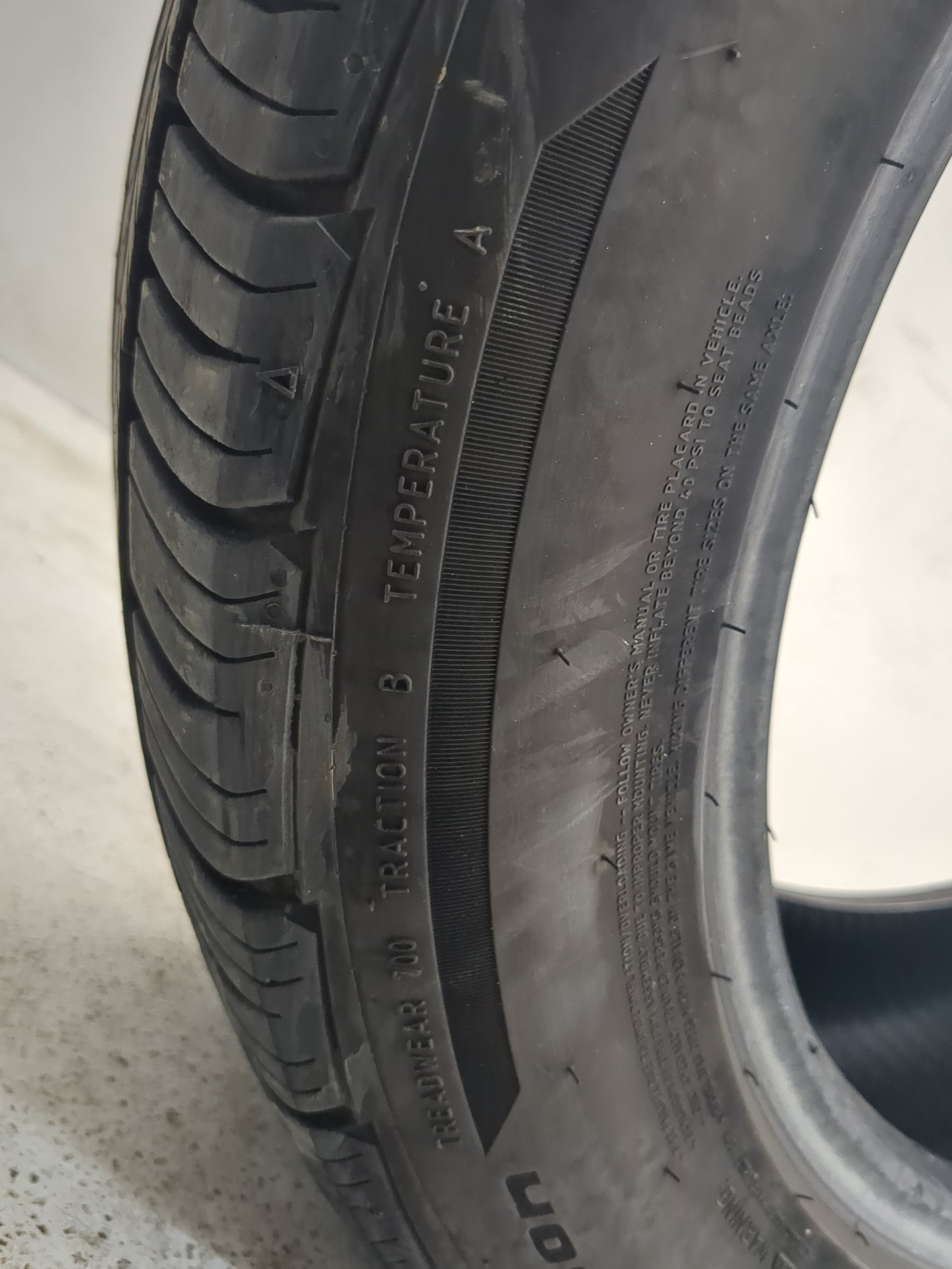 Used Tire 225/55R17 BFGOODRICH ADVANTAGE CONTROL 97H - Tread Depth 9.5/32 - Oemusedautoparts1.com