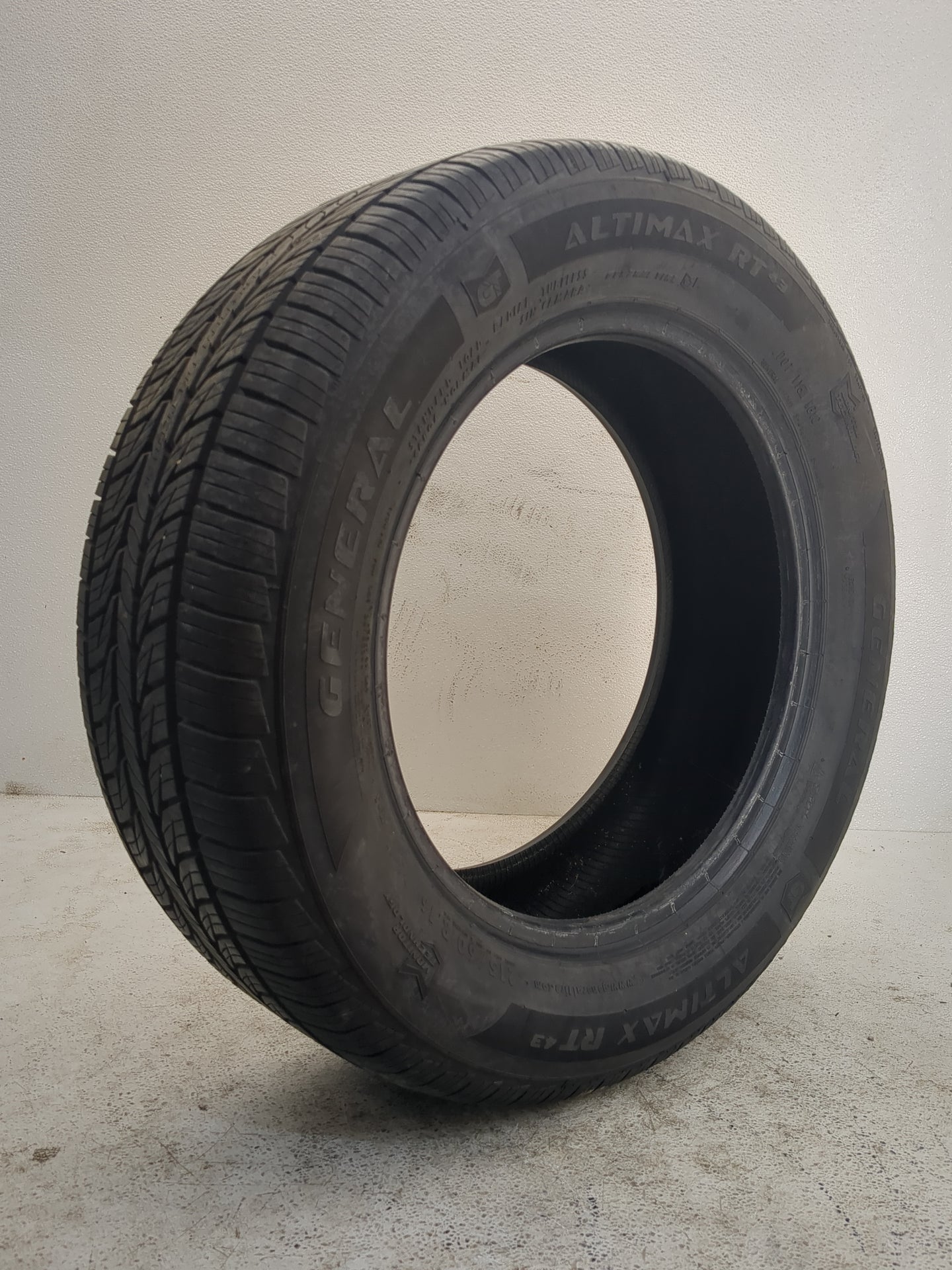 Used Tire 215/60R16 GENERAL ALTIMAX RT 43 95V - Tread Depth 9.5/32 - Oemusedautoparts1.com