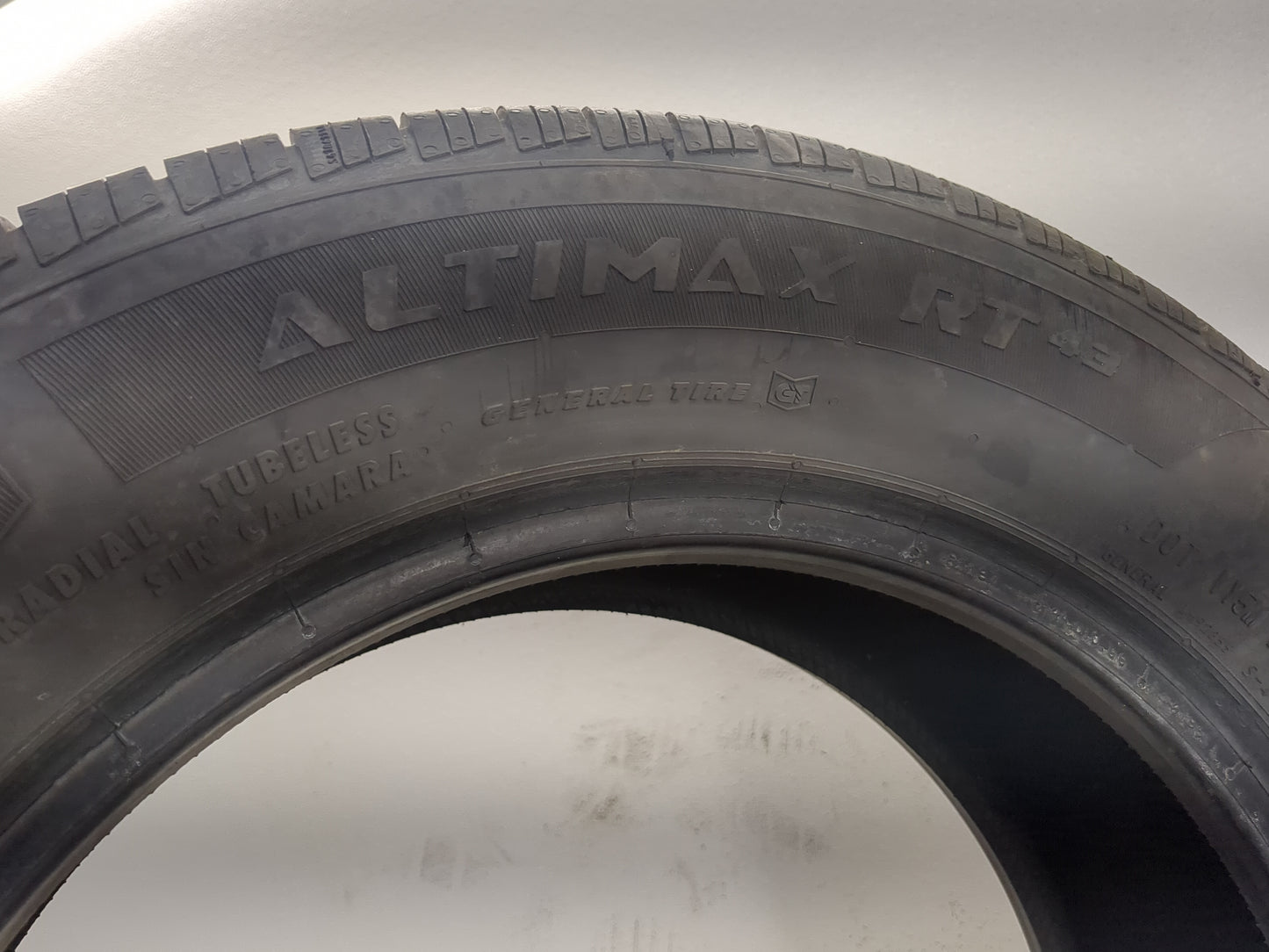 Used Tire 215/60R16 GENERAL ALTIMAX RT 43 95V - Tread Depth 9.5/32 - Oemusedautoparts1.com