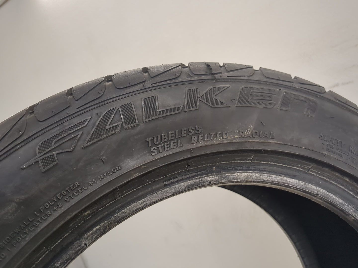 Used Tire 195/55R15 FALKEN ZIEX ZE512 85V - Tread Depth 10/32 - Oemusedautoparts1.com