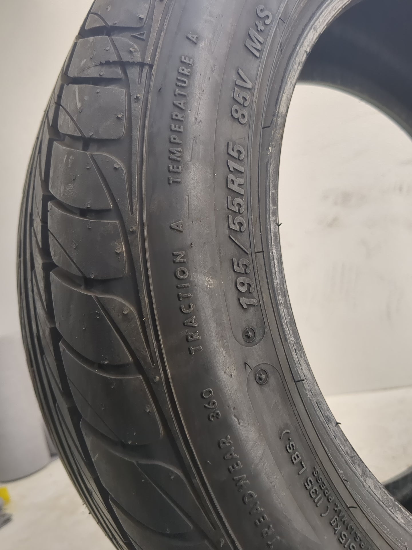 Used Tire 195/55R15 FALKEN ZIEX ZE512 85V - Tread Depth 10/32 - Oemusedautoparts1.com