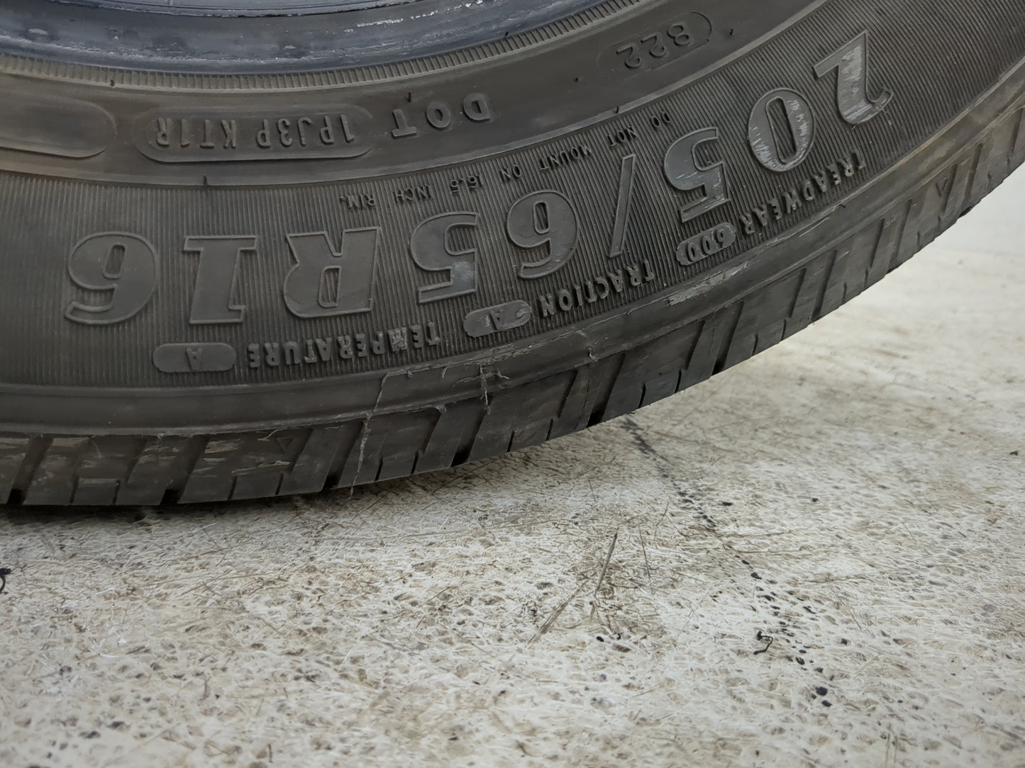 Used Tire 205/65R16 GOODYEAR RELIANT ALL SEASON 95H - Tread Depth 7/32 - Oemusedautoparts1.com