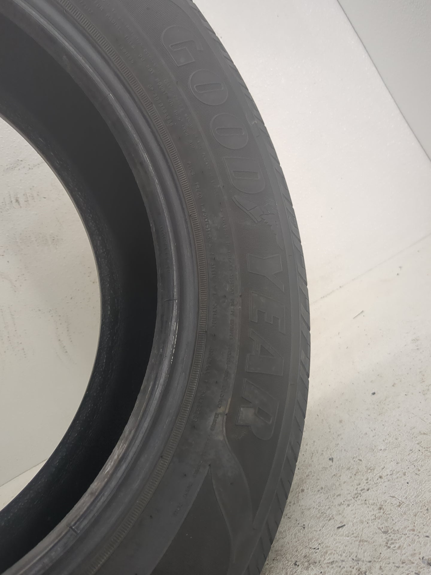 Used Tire 205/65R16 GOODYEAR RELIANT ALL SEASON 95H - Tread Depth 7/32 - Oemusedautoparts1.com