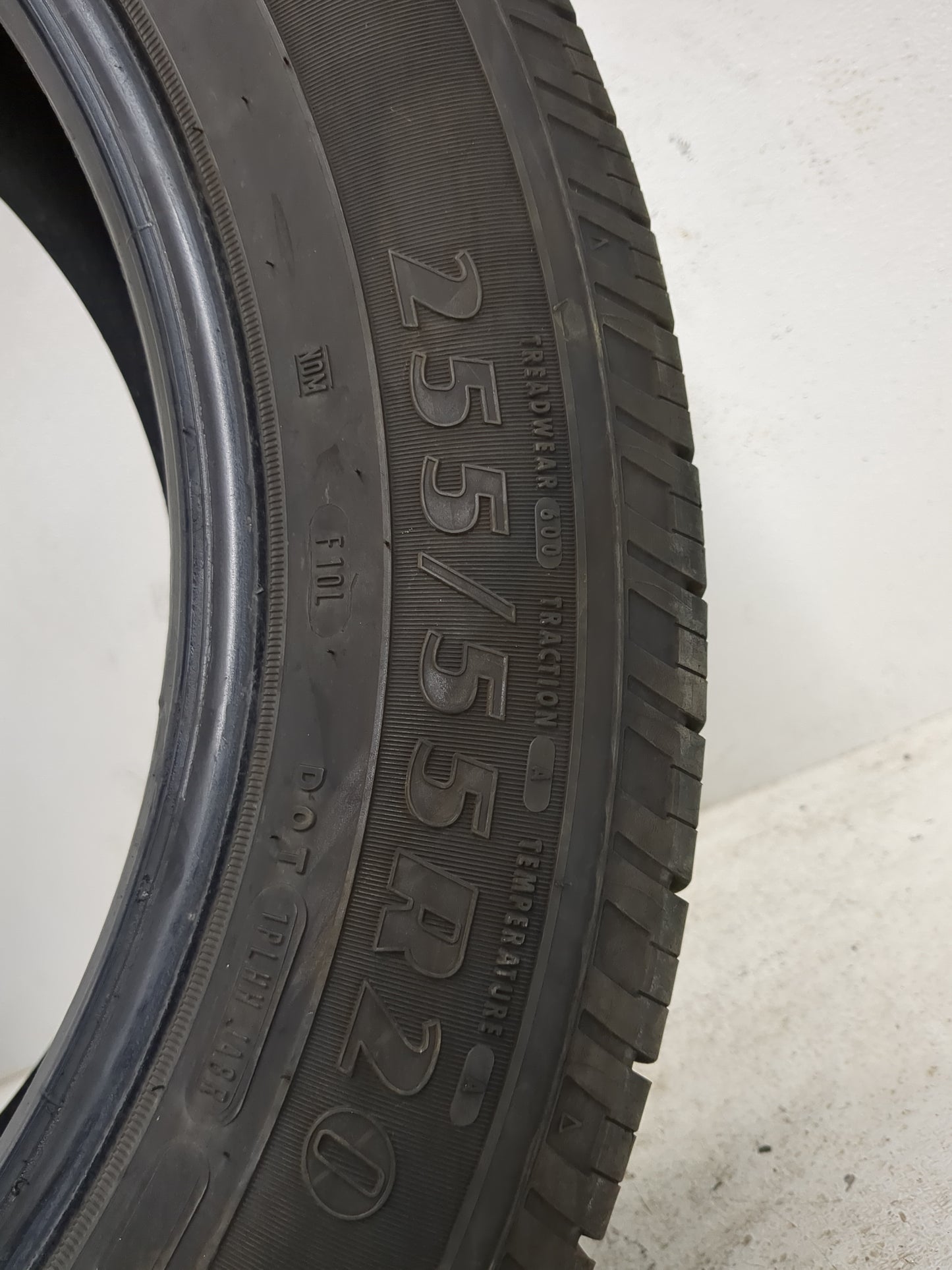 Used Tire 255/55R20 GOODYEAR RELIANT ALL SEASON 110V - Tread Depth 10/32 - Oemusedautoparts1.com