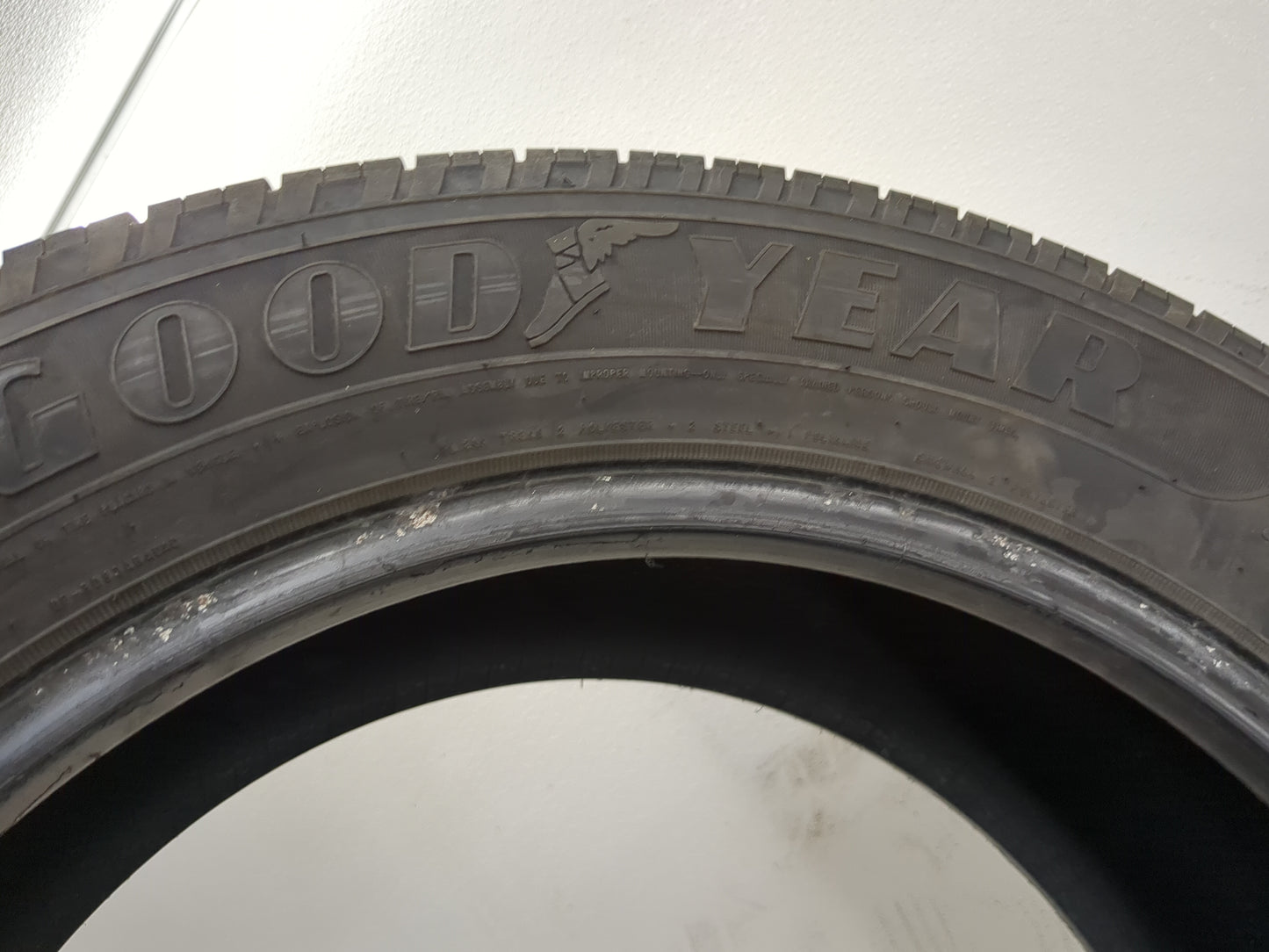 Used Tire 255/55R20 GOODYEAR RELIANT ALL SEASON 110V - Tread Depth 10/32 - Oemusedautoparts1.com
