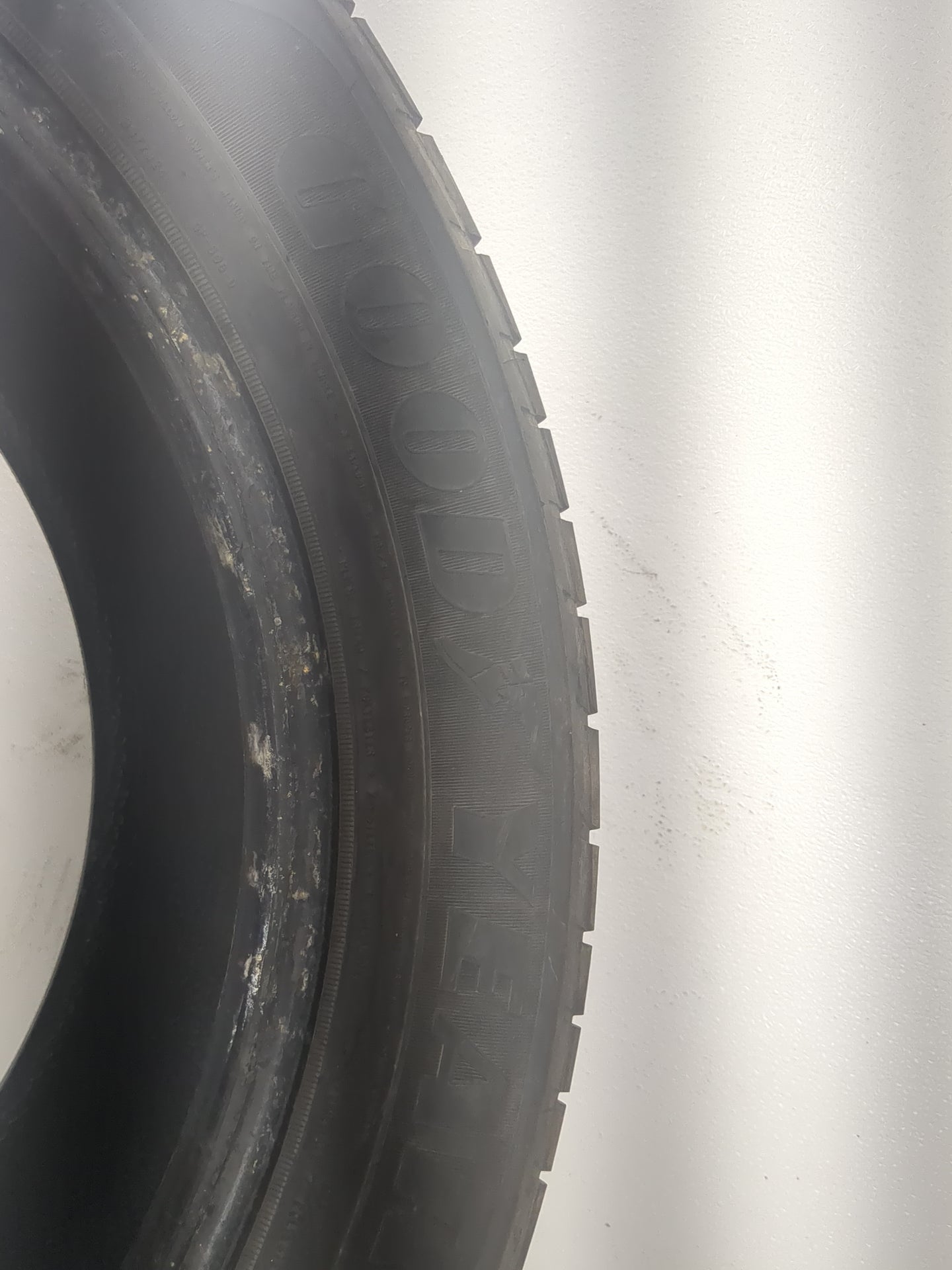 Used Tire 255/55R20 GOODYEAR ASSURANCE MAXLIFE 107H - Tread Depth 8/32 - Oemusedautoparts1.com