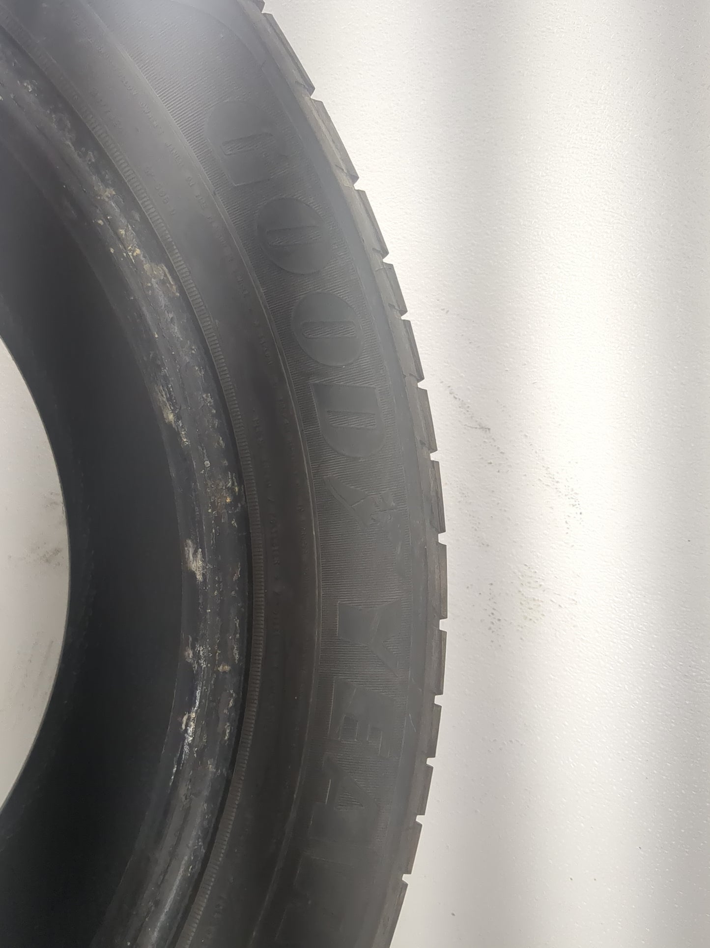 Used Tire 255/55R20 GOODYEAR ASSURANCE MAXLIFE 107H - Tread Depth 8/32 - Oemusedautoparts1.com