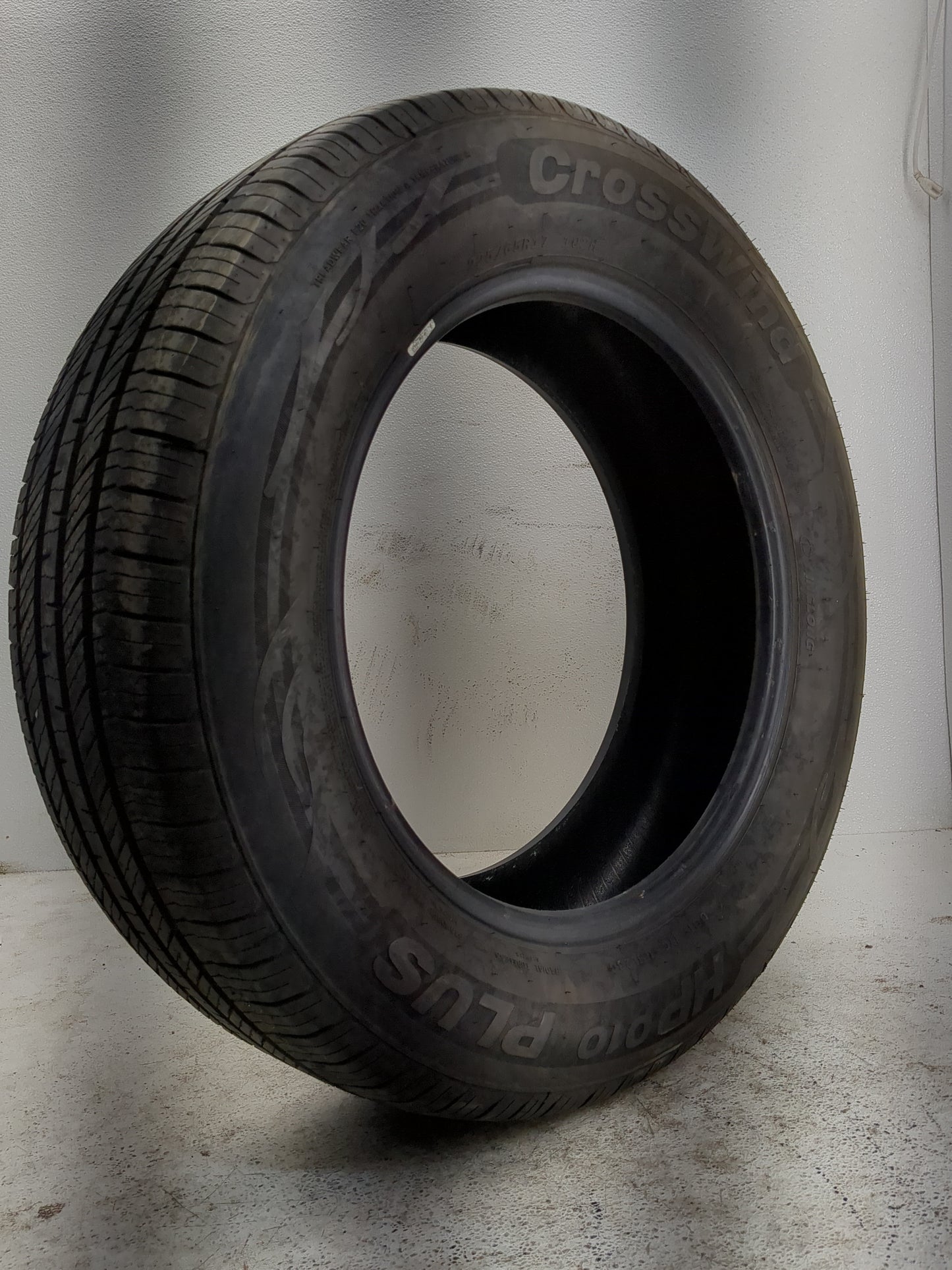 Used Tire 225/65R17 CROSWIND HP010 PLUS 102H - Tread Depth 9/32 - Oemusedautoparts1.com
