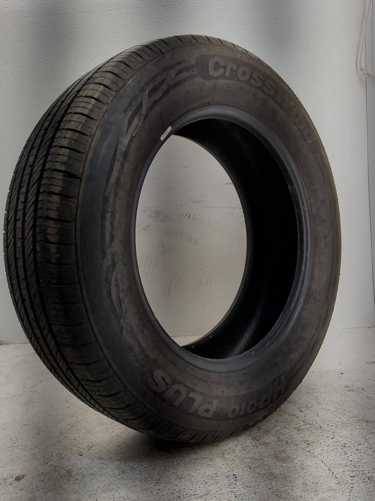 Used Tire 225/65R17 CROSWIND HP010 PLUS 102H - Tread Depth 9/32 - Oemusedautoparts1.com