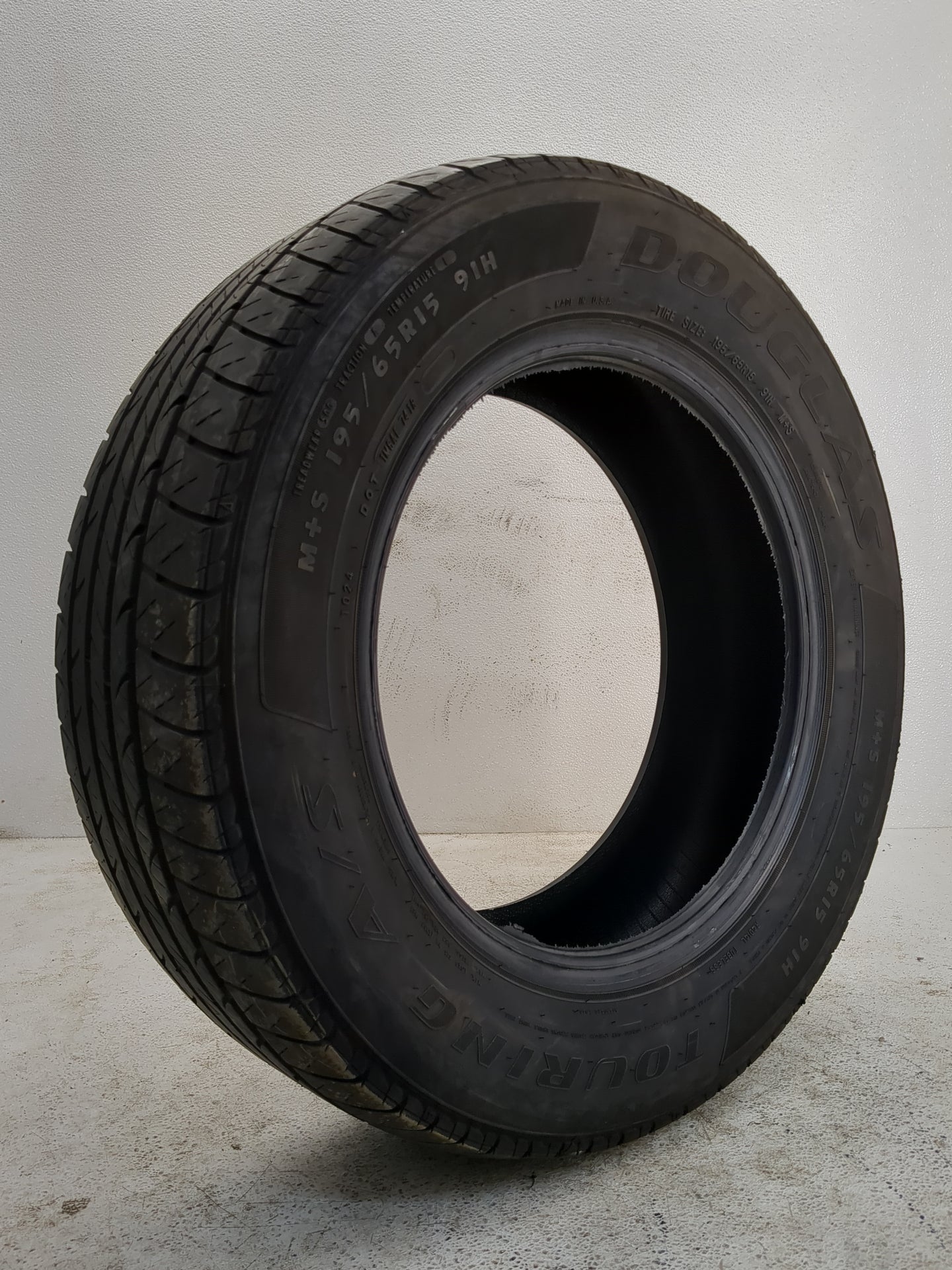 Used Tire 105/65R15 DOUGLAS TOURING A/S 91H - Tread Depth 6/32 - Oemusedautoparts1.com