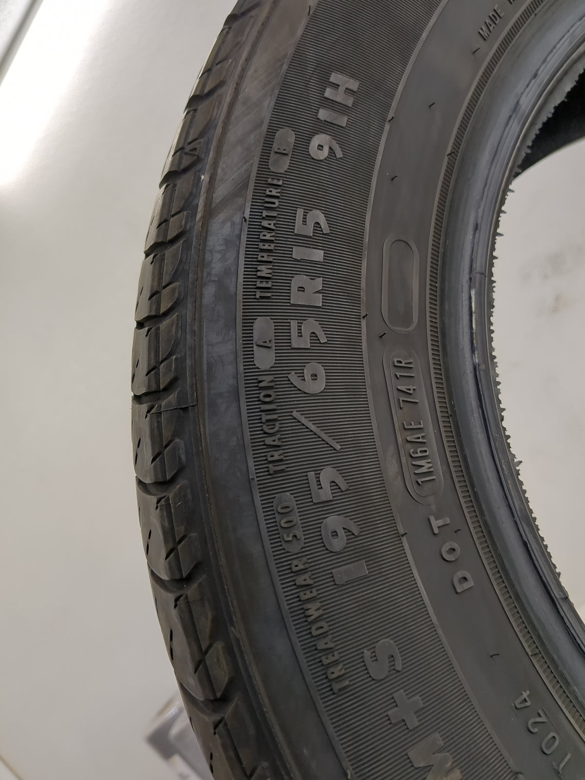 Used Tire 105/65R15 DOUGLAS TOURING A/S 91H - Tread Depth 6/32 - Oemusedautoparts1.com