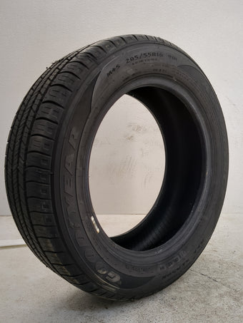compare product Used Tire 205/55R16 GODYEAR ASSURANCE 91H - Tread Depth 9.5/32