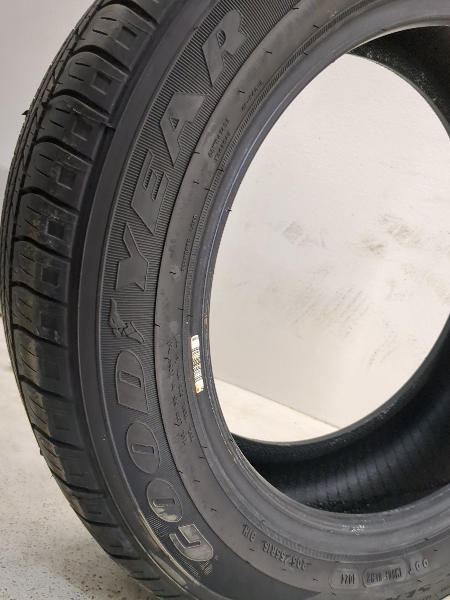 Used Tire 205/55R16 GODYEAR ASSURANCE 91H - Tread Depth 9.5/32 - Oemusedautoparts1.com