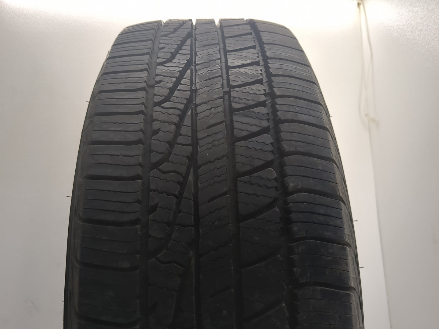 Used Tire 225/60R17 GOODYEAR ASSURANCE WEATHERREADY 99H - Tread Depth 9.5/32 - Oemusedautoparts1.com