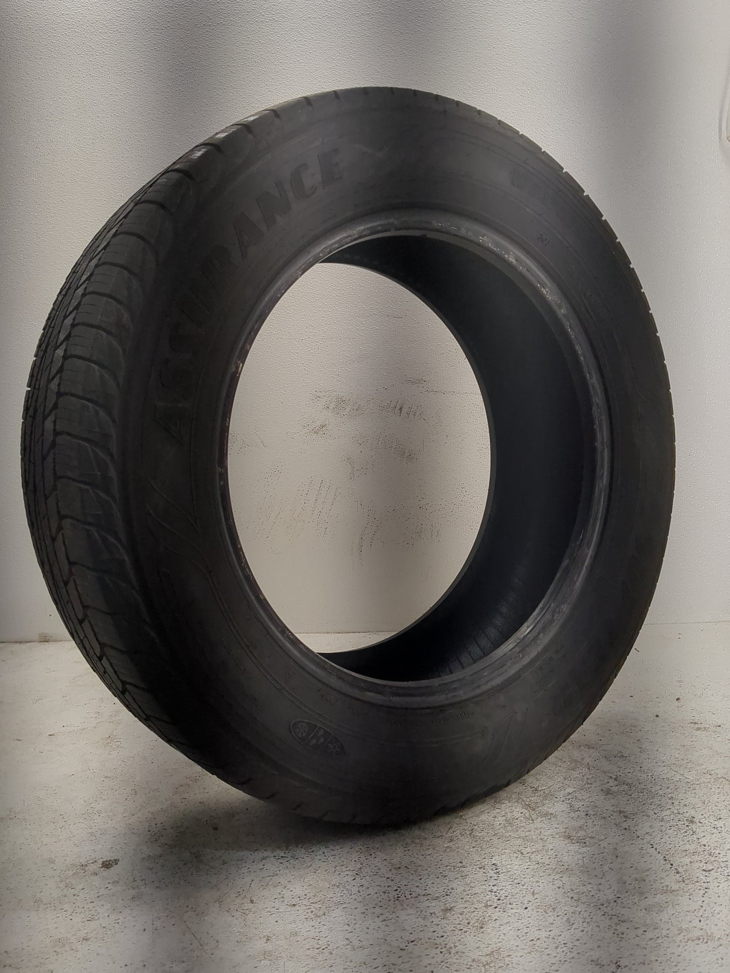 Used Tire 225/60R17 GOODYEAR ASSURANCE WEATHERREADY 99H - Tread Depth 9.5/32 - Oemusedautoparts1.com