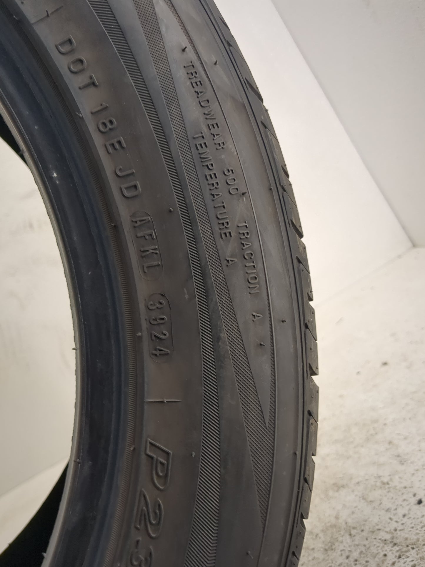 Used Tire P235/50R18 NEXEN CP672 97V - Tread Depth 10/32 - Oemusedautoparts1.com