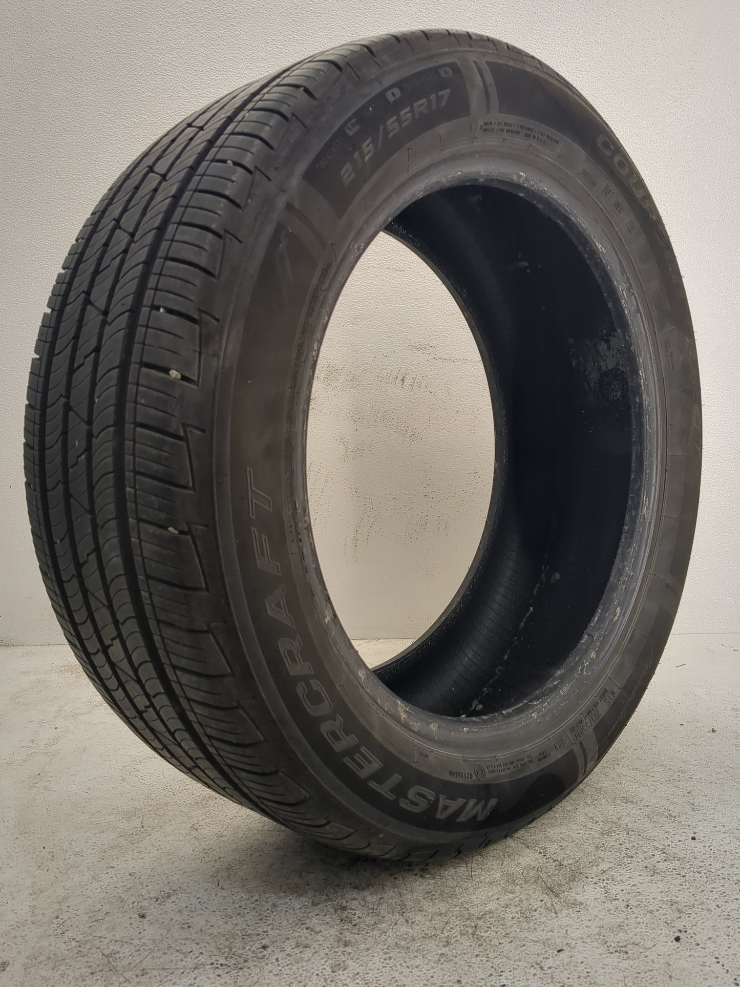 Used Tire 215/55R17 MASTERCRAFT COURSER QUEST 94V - Tread Depth 9/32 - Oemusedautoparts1.com