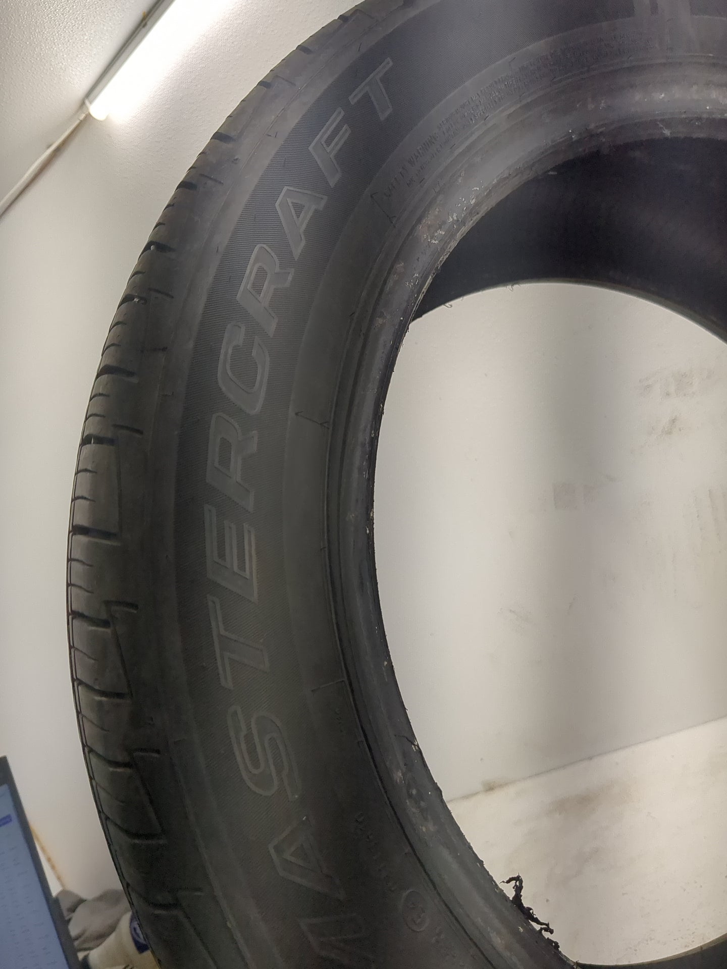 Used Tire 215/55R17 MASTERCRAFT COURSER QUEST 94V - Tread Depth 9/32 - Oemusedautoparts1.com