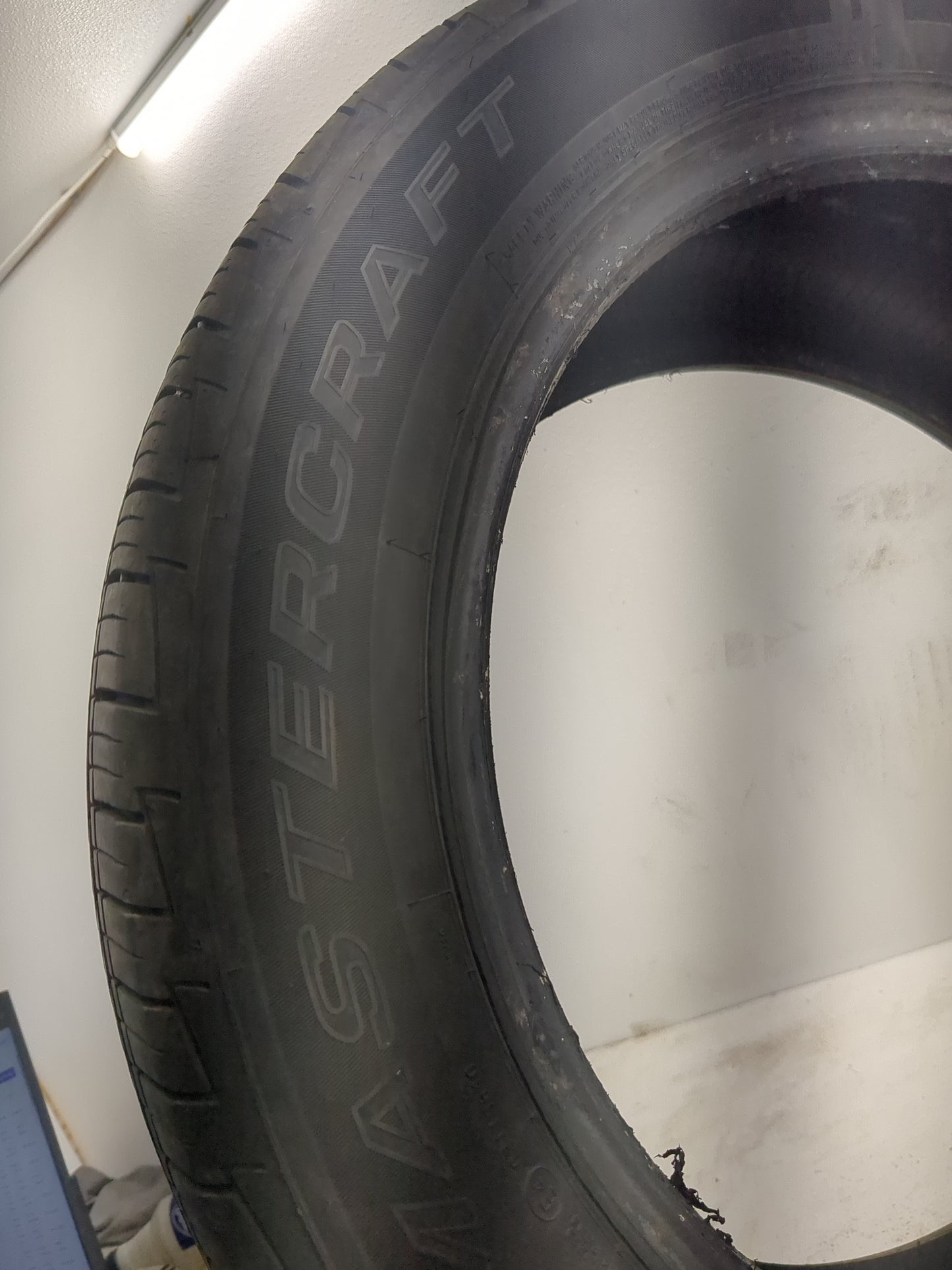 Used Tire 215/55R17 MASTERCRAFT COURSER QUEST 94V - Tread Depth 9/32 - Oemusedautoparts1.com
