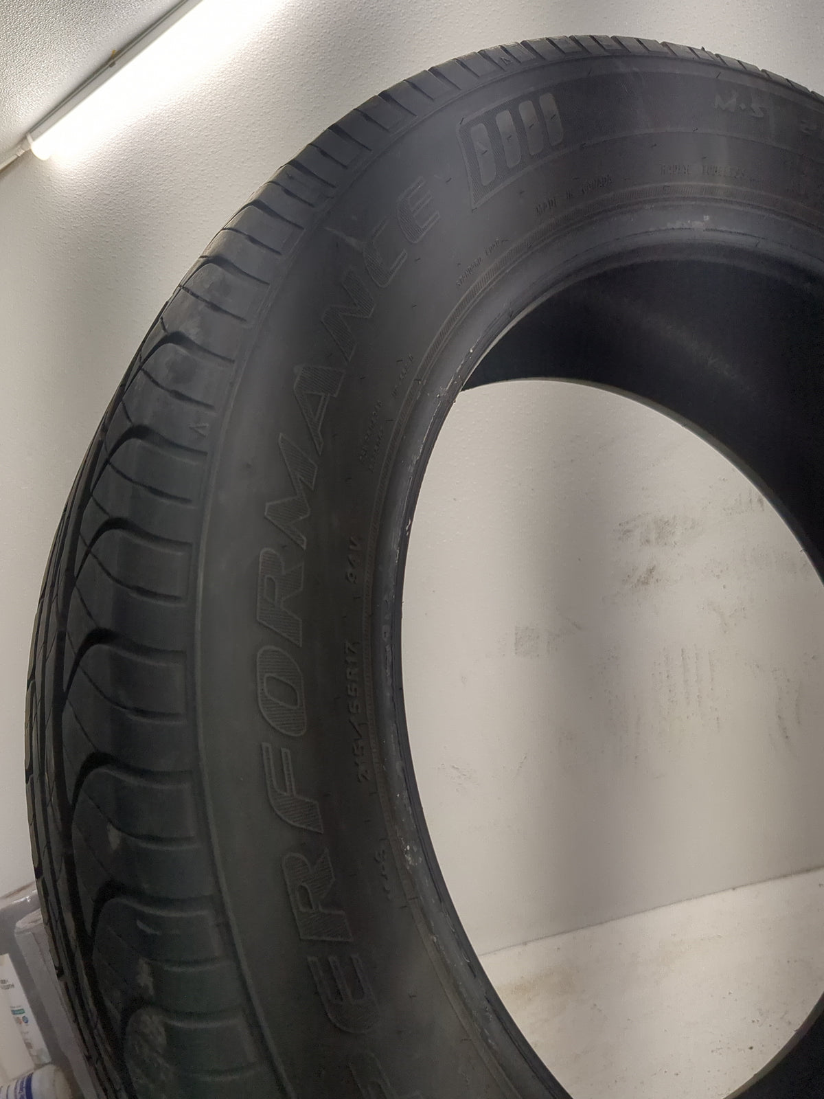 Used Tire 215/55R17 DOUGLAS PERFORMANCE 94V - Tread Depth 8/32 - Oemusedautoparts1.com