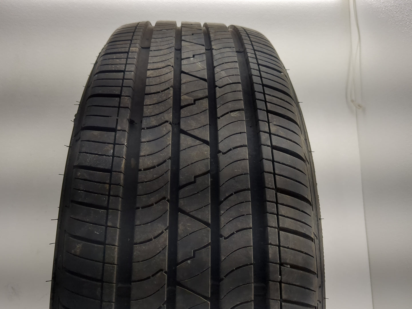 Used Tire 235/65R17 MASTERCRAFT COURSER QUEST PLUS 104H - Tread Depth 10.5/32 - Oemusedautoparts1.com