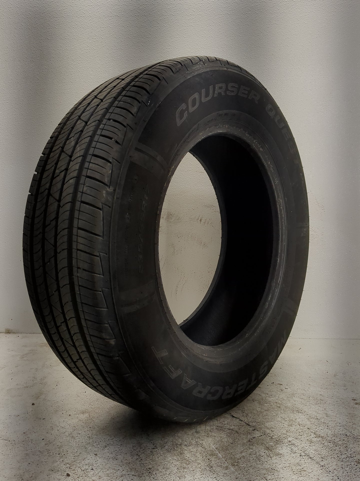 Used Tire 235/65R17 MASTERCRAFT COURSER QUEST PLUS 104H - Tread Depth 10.5/32 - Oemusedautoparts1.com