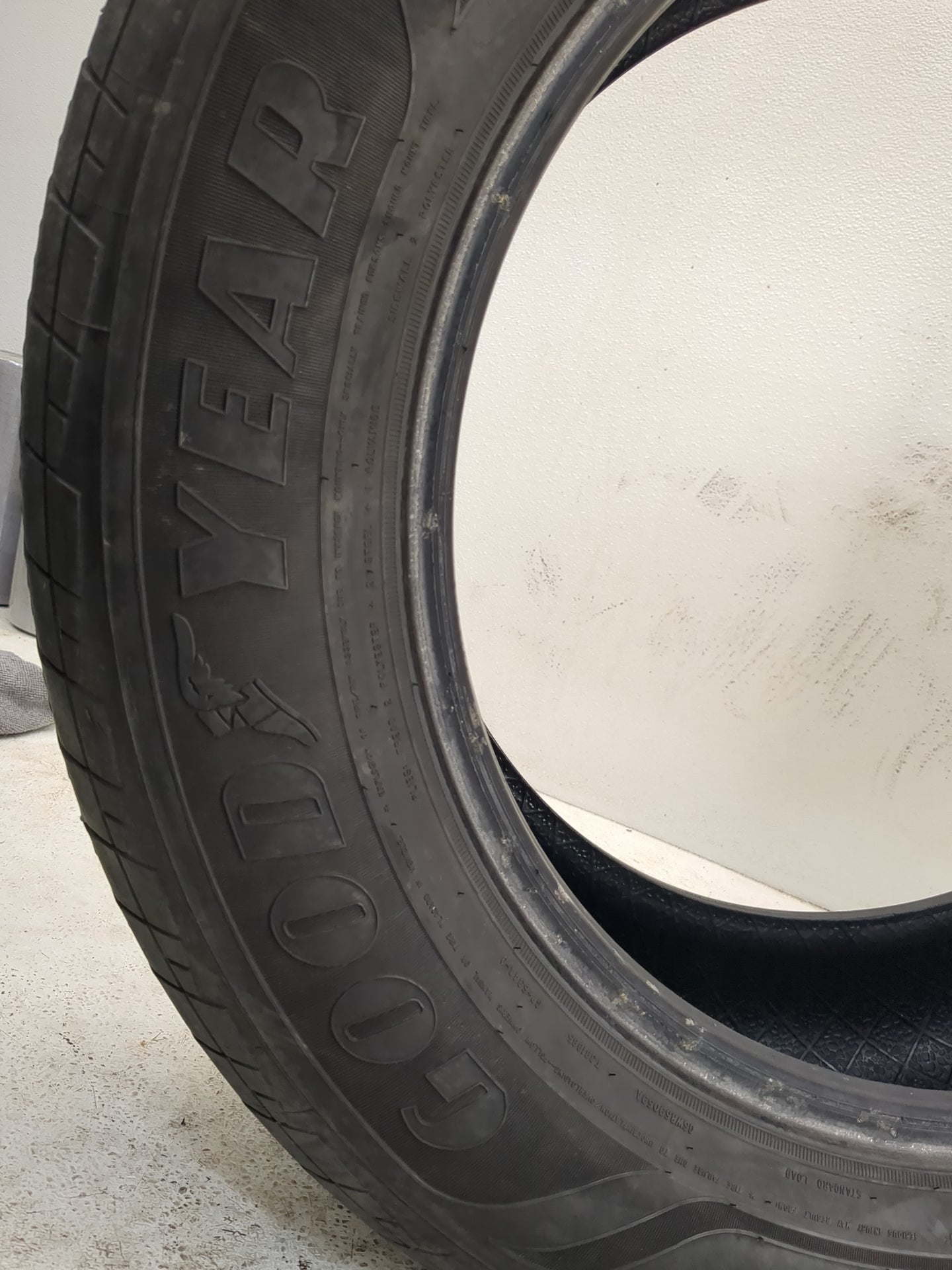 Used Tire 245/60R18 GOOD YEAR ASSURANCE 105T - Tread Depth 8.5/32 - Oemusedautoparts1.com