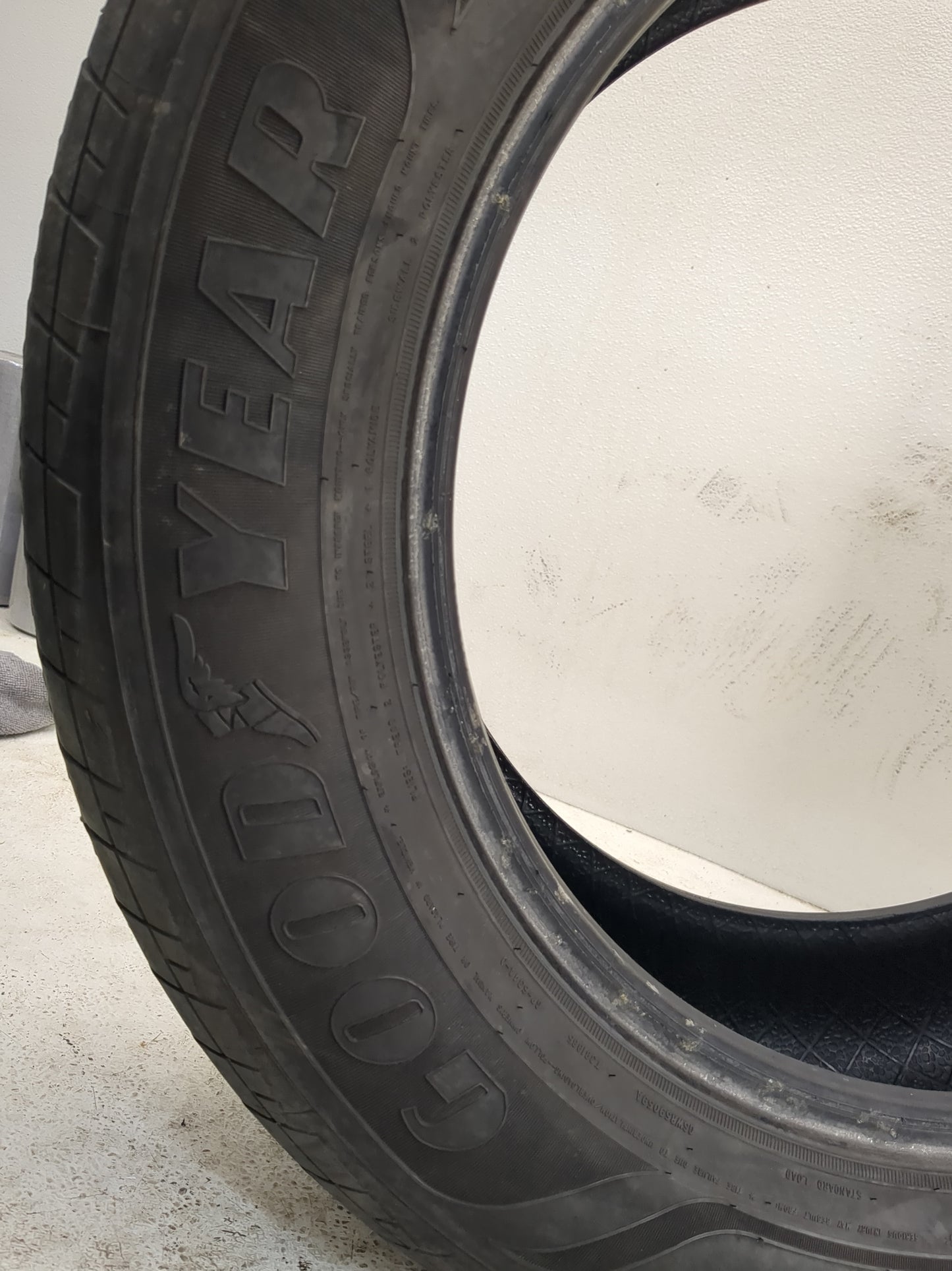 Used Tire 245/60R18 GOOD YEAR ASSURANCE 105T - Tread Depth 8.5/32 - Oemusedautoparts1.com