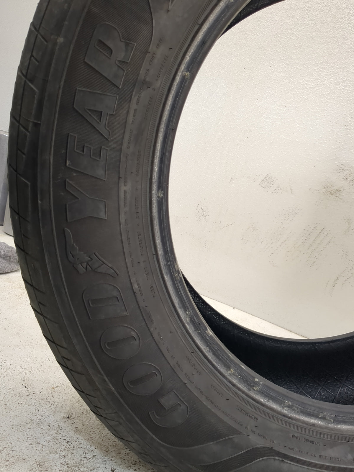 Used Tire 245/60R18 GOOD YEAR ASSURANCE 105T - Tread Depth 8.5/32 - Oemusedautoparts1.com