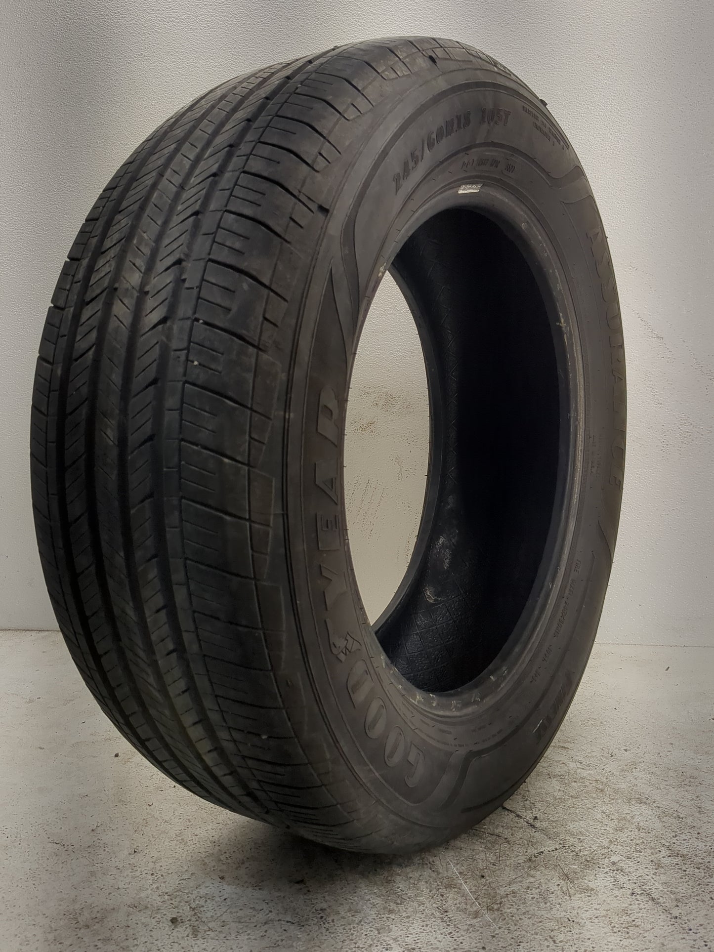 Used Tire 245/60R18 GOOD YEAR ASSURANCE 105T - Tread Depth 8.5/32 - Oemusedautoparts1.com