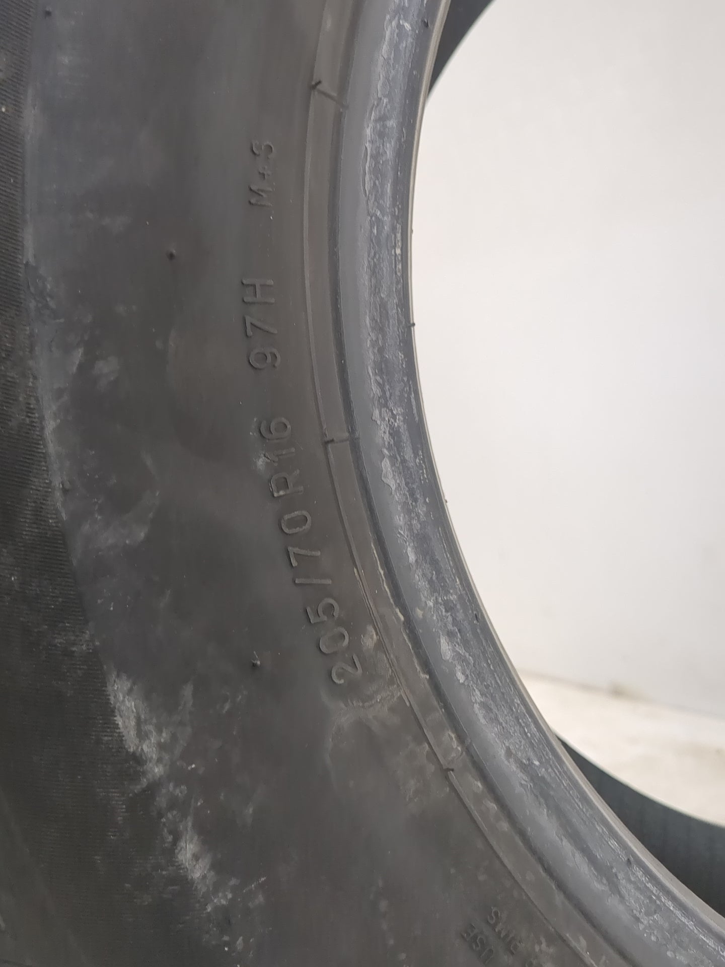 Used Tire 205/75R16 UNIROYAL TIGERPAW TOURING AS 97H - Tread Depth 7/32 - Oemusedautoparts1.com