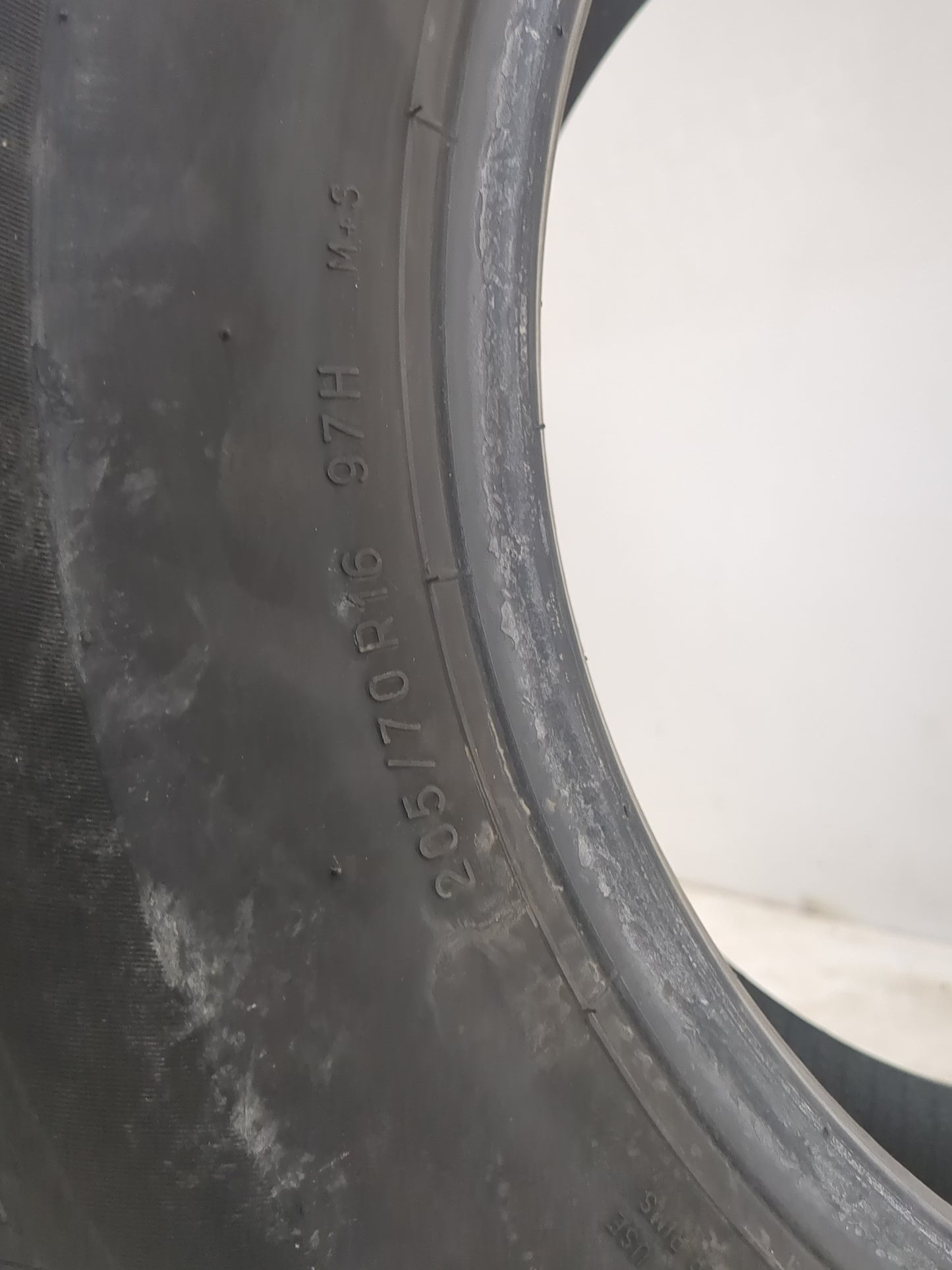 Used Tire 205/75R16 UNIROYAL TIGERPAW TOURING AS 97H - Tread Depth 7/32 - Oemusedautoparts1.com