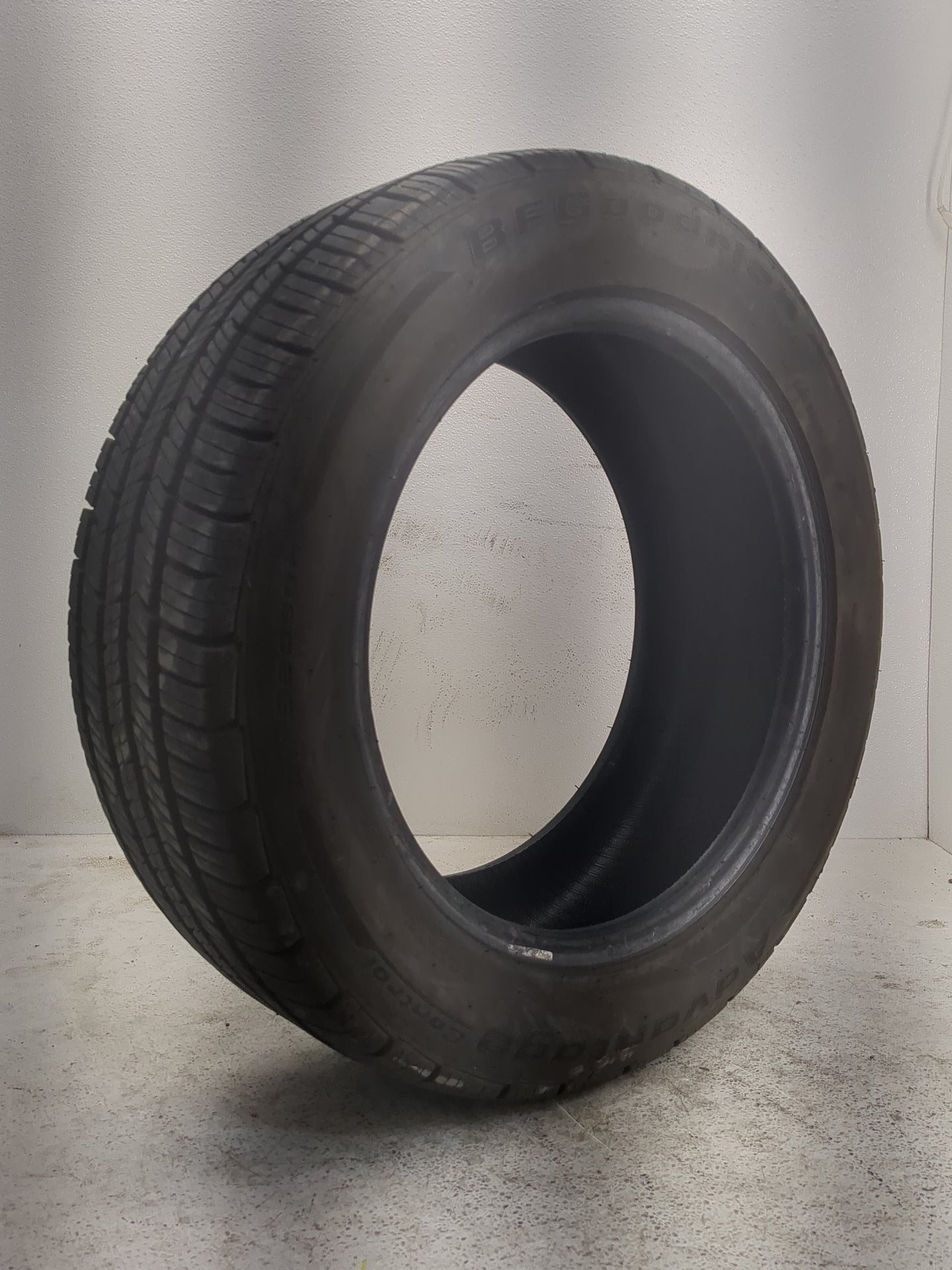 Used Tire 225/55R17 BFGOODRICH ADVANTAGE CONTROL ALL SEASON 97H - 10/32 - Oemusedautoparts1.com