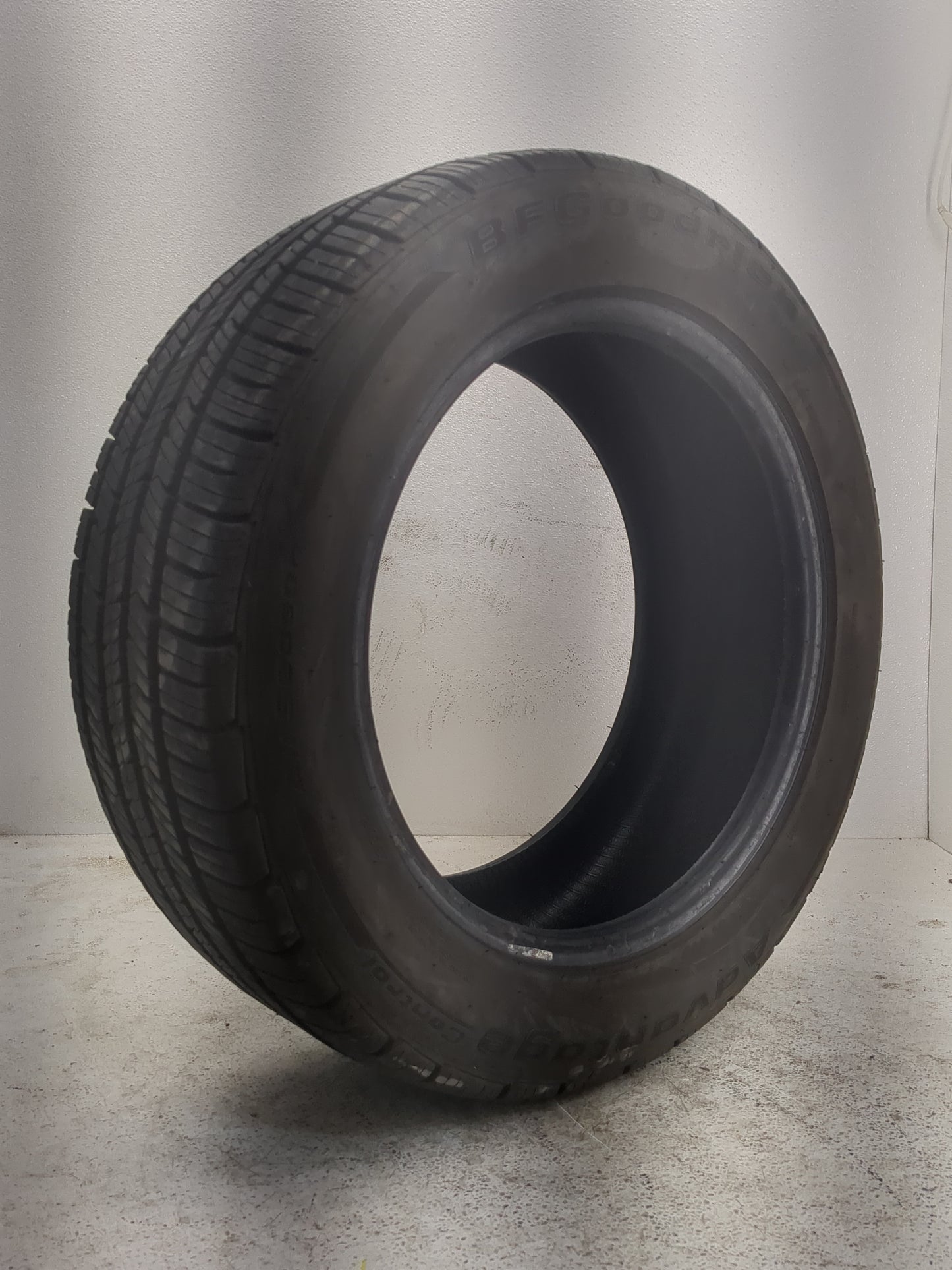 Used Tire 225/55R17 BFGOODRICH ADVANTAGE CONTROL ALL SEASON 97H - 10/32 - Oemusedautoparts1.com