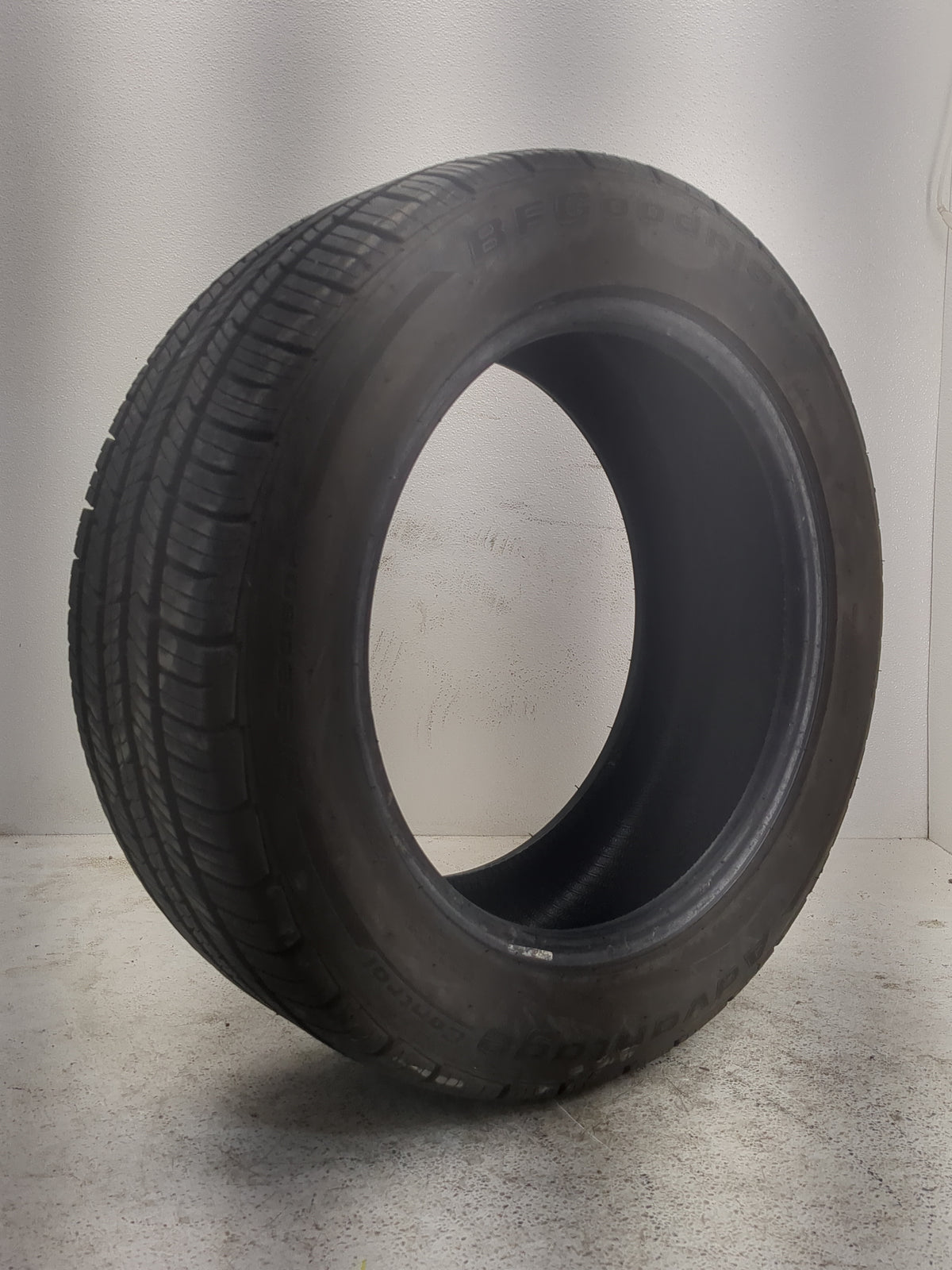 Used Tire 225/55R17 BFGOODRICH ADVANTAGE CONTROL ALL SEASON 97H - 10/32 - Oemusedautoparts1.com