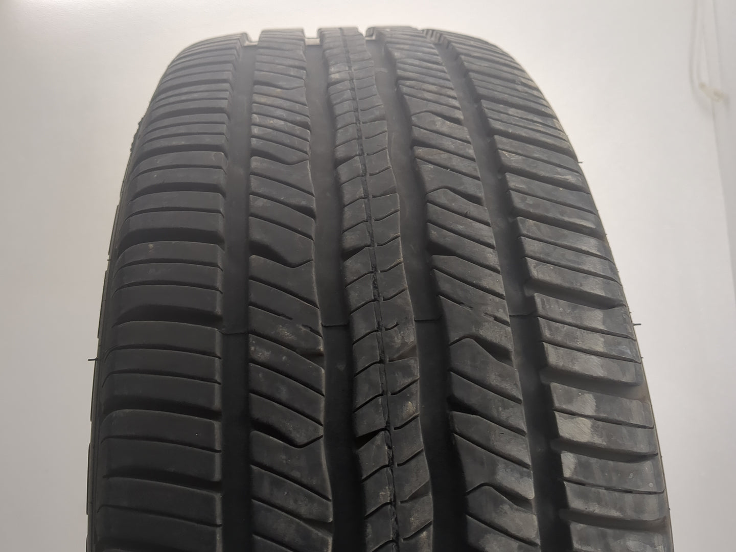 Used Tire 225/55R17 BFGOODRICH ADVANTAGE CONTROL ALL SEASON 97H - 10/32 - Oemusedautoparts1.com