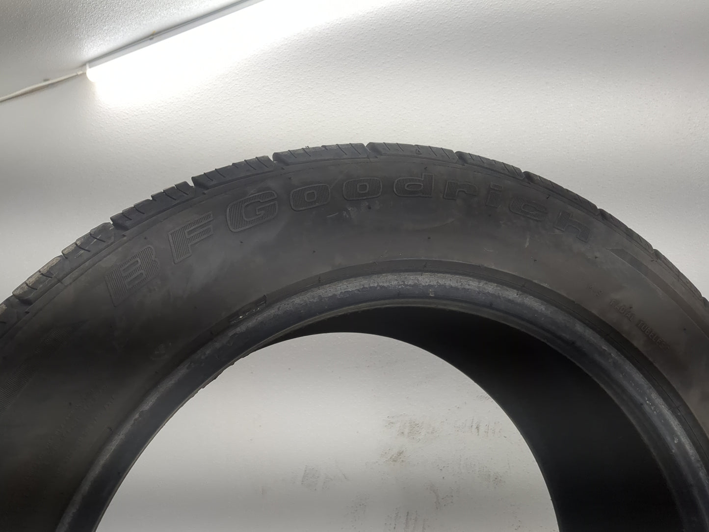 Used Tire 225/55R17 BFGOODRICH ADVANTAGE CONTROL ALL SEASON 97H - 10/32 - Oemusedautoparts1.com