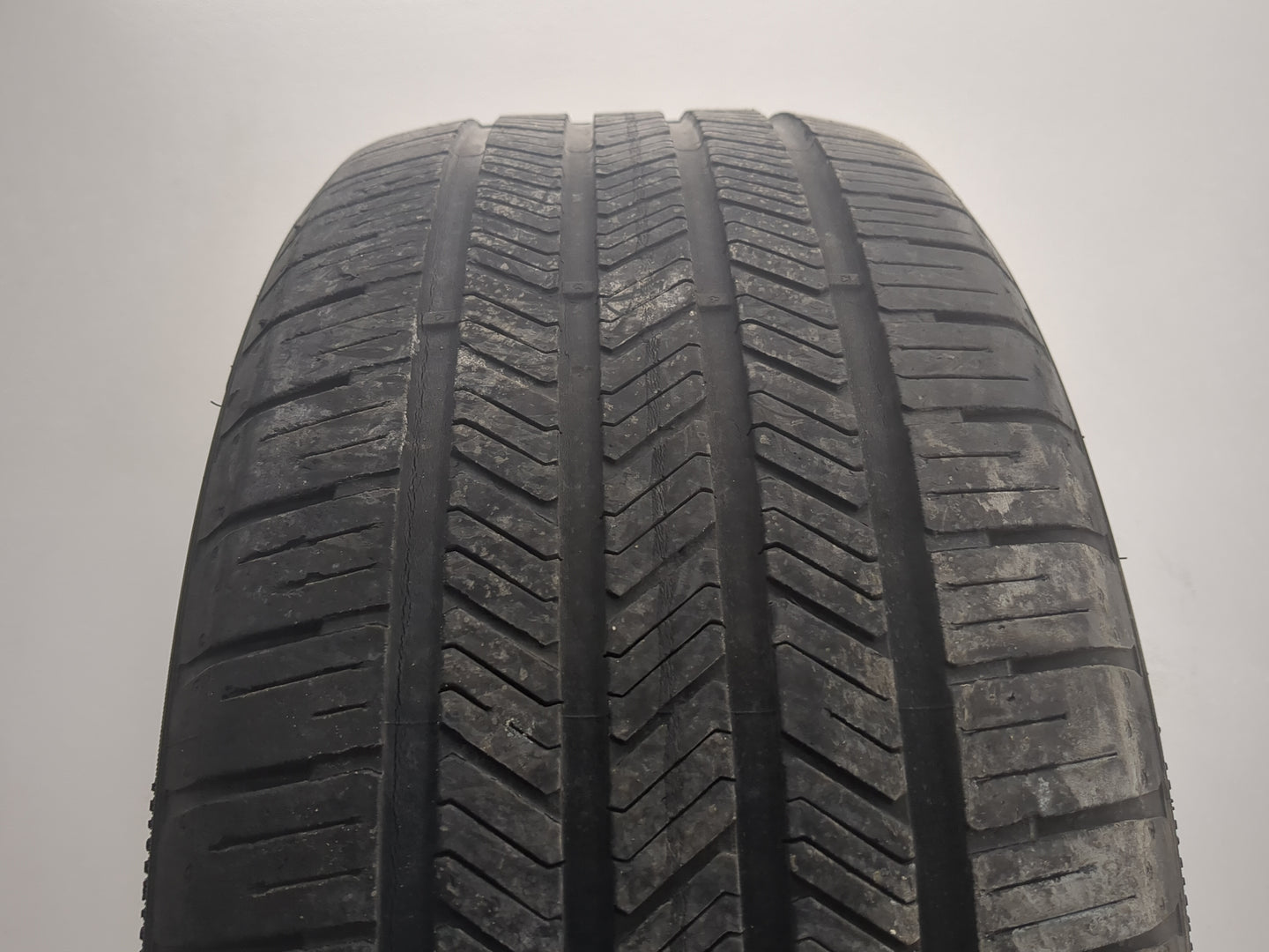 Used Tire 235/45R18 GOODYEAR EAGLE TOURING 98V - Tread Depth 7/32 - Oemusedautoparts1.com