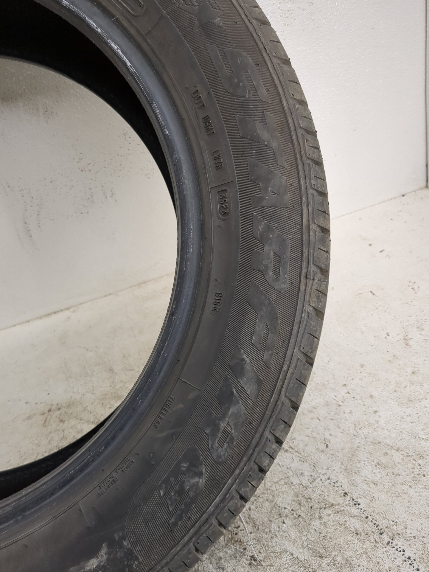 Used Tire 215/60R17 STARFIRE SOLARUS AS 96T - Tread Depth 9/32 - Oemusedautoparts1.com