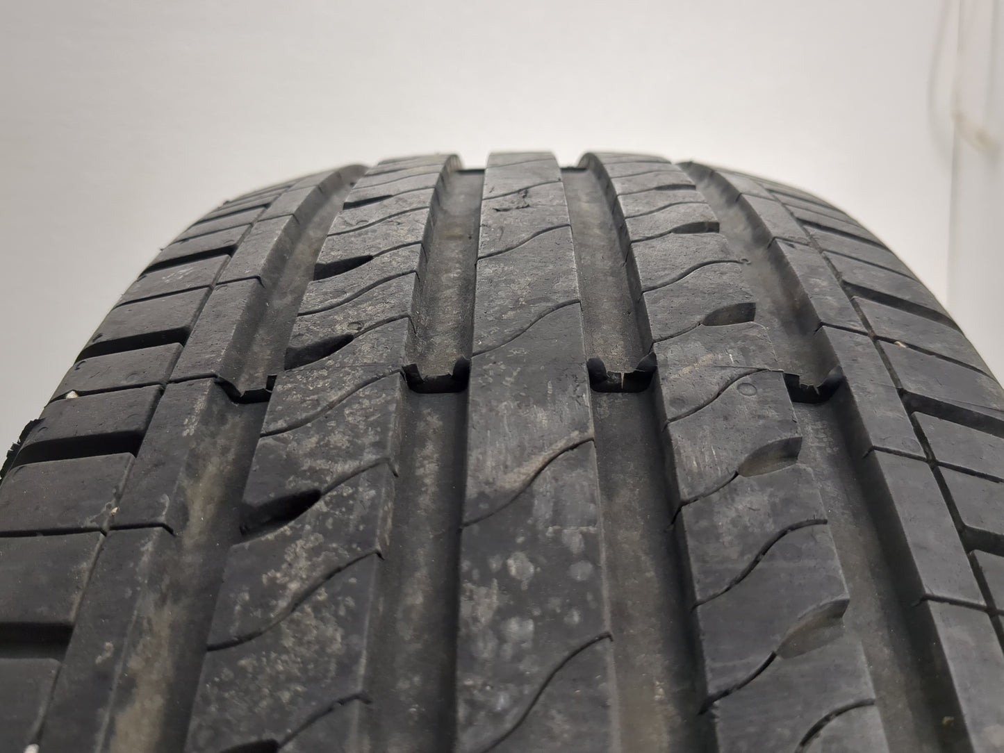 Used Tire 215/60R17 STARFIRE SOLARUS AS 96T - Tread Depth 9/32 - Oemusedautoparts1.com