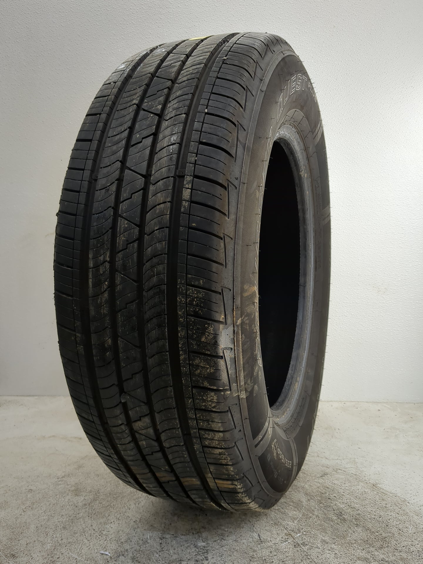 Used Tire 235/65R17 MASTERCRAFT COURSER QUEST PLUS 104H - Tread Depth 10/32 - Oemusedautoparts1.com