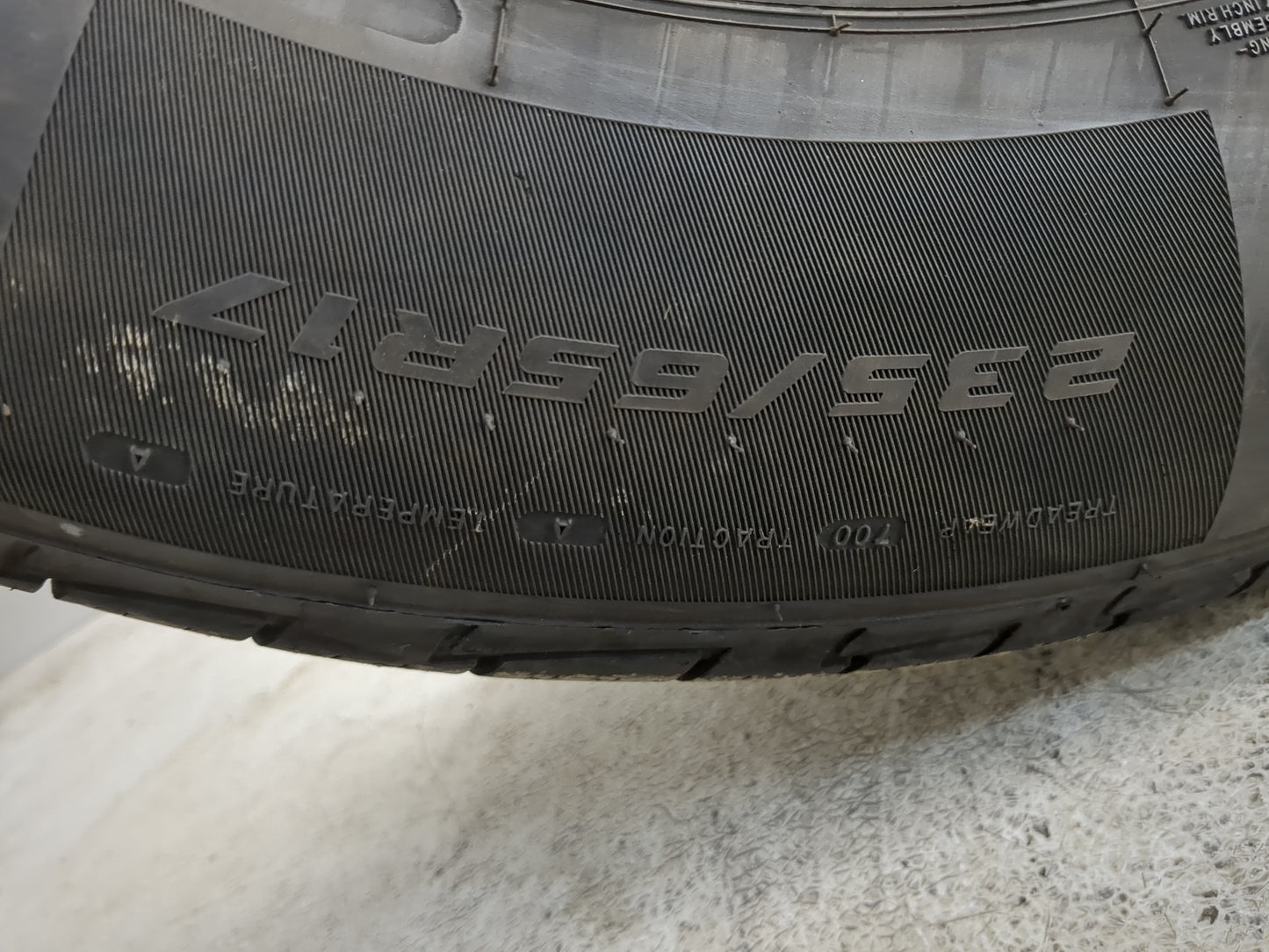 Used Tire 235/65R17 MASTERCRAFT COURSER QUEST PLUS 104H - Tread Depth 10/32 - Oemusedautoparts1.com