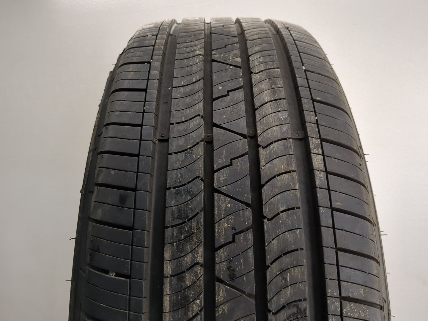 Used Tire 235/65R17 MASTERCRAFT COURSER QUEST PLUS 104H - Tread Depth 10/32 - Oemusedautoparts1.com