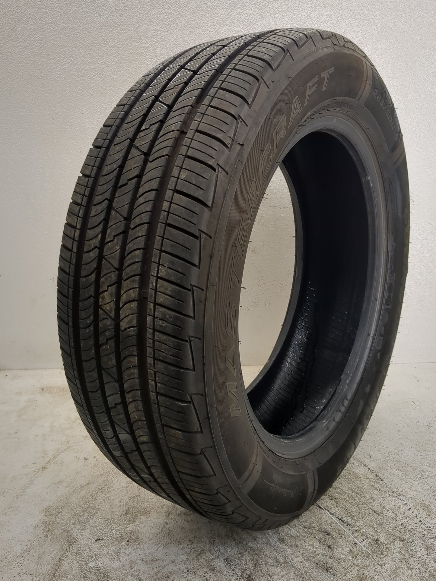 Used Tire 225/60R18 MASTERCRAFT COURSER QUEST PLUS 100H - Tread Depth 10/32 - Oemusedautoparts1.com