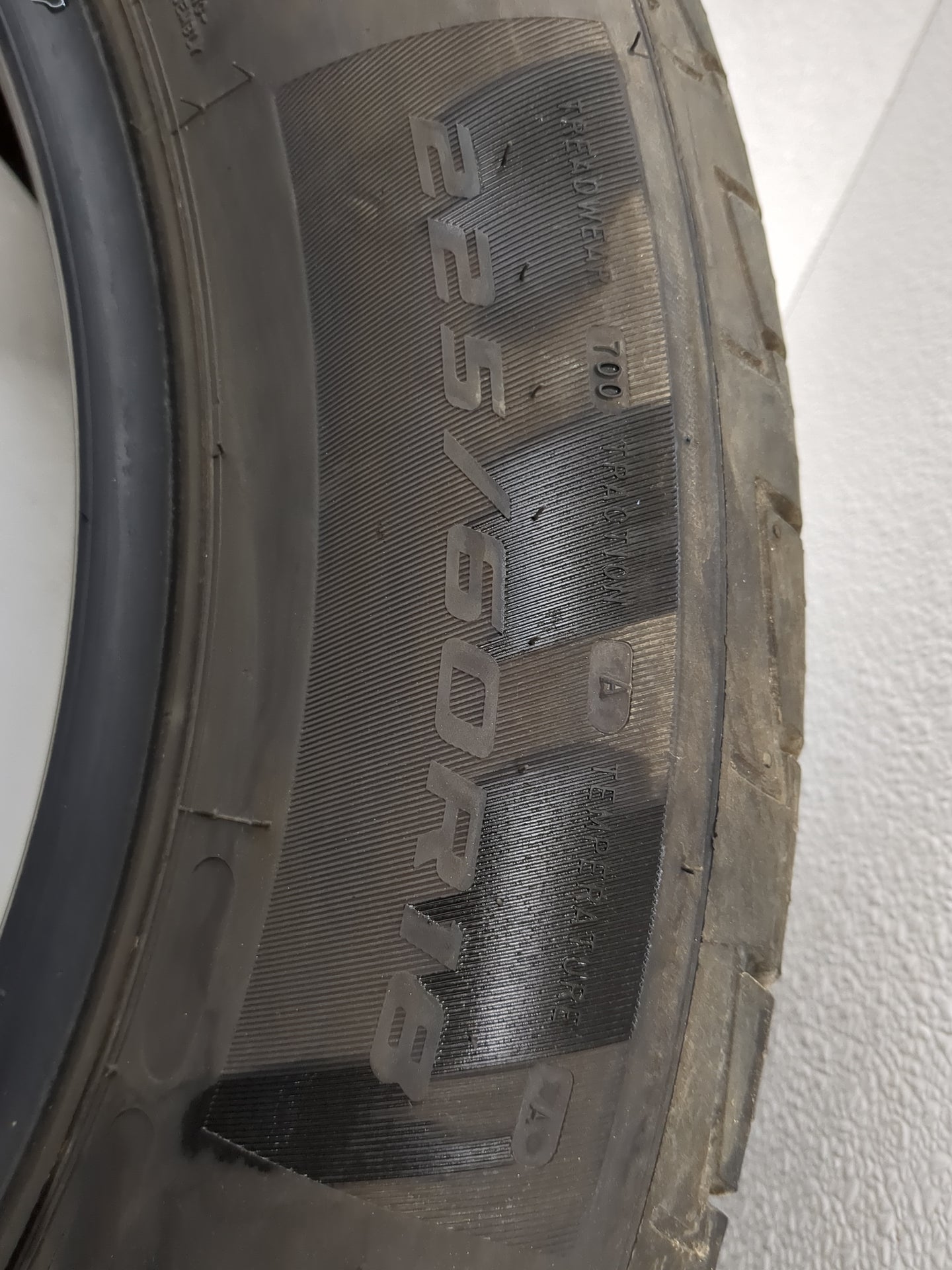 Used Tire 225/60R18 MASTERCRAFT COURSER QUEST PLUS 100H - Tread Depth 10/32 - Oemusedautoparts1.com