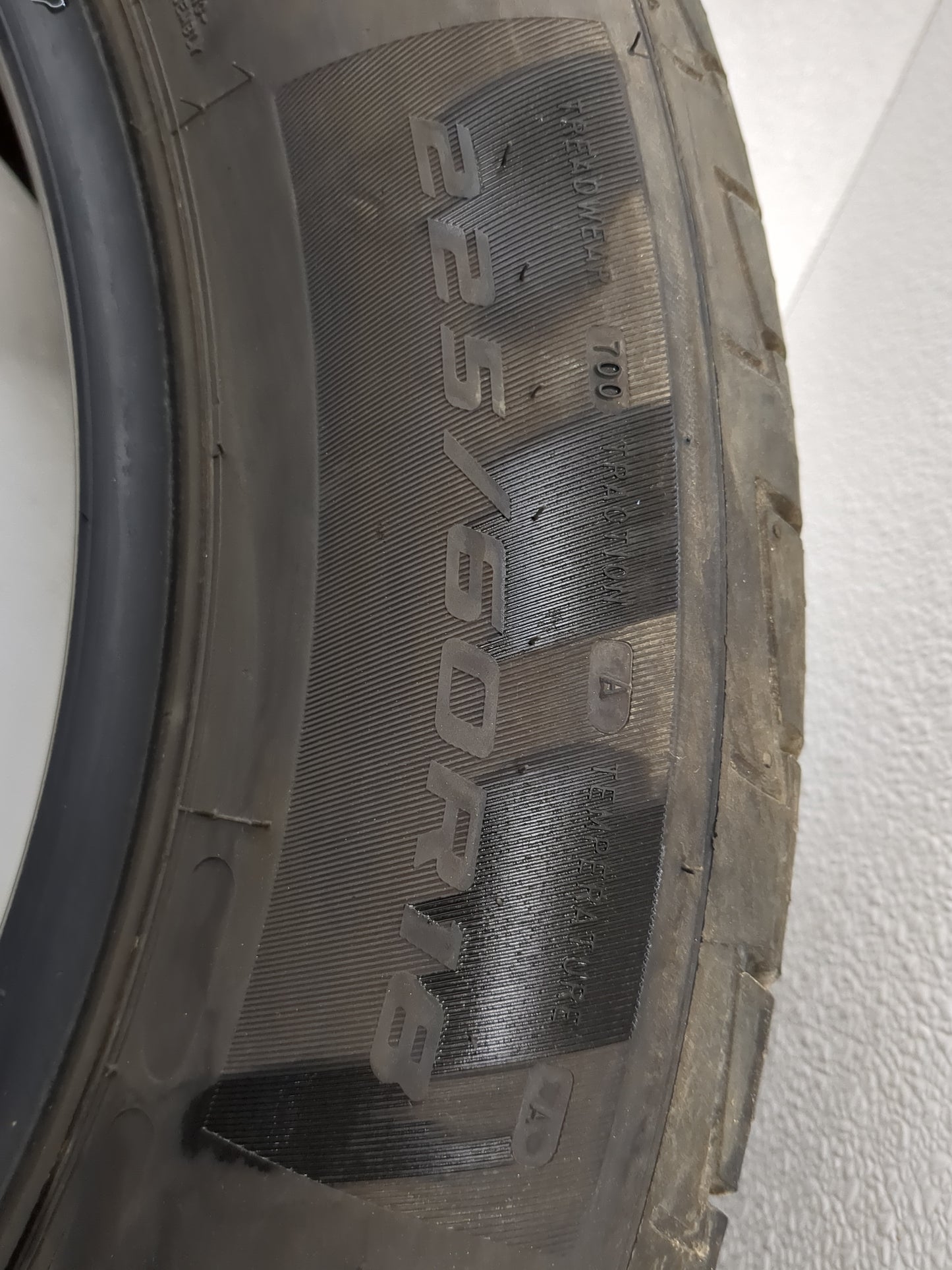 Used Tire 225/60R18 MASTERCRAFT COURSER QUEST PLUS 100H - Tread Depth 10/32 - Oemusedautoparts1.com