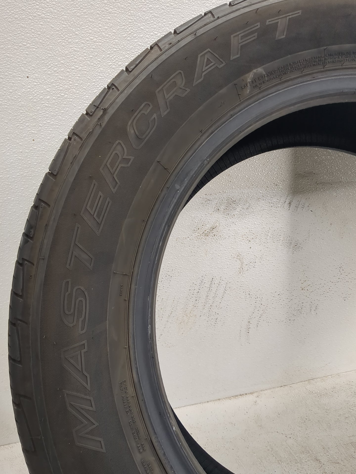 Used Tire 225/60R18 MASTERCRAFT COURSER QUEST PLUS 100H - Tread Depth 10/32 - Oemusedautoparts1.com