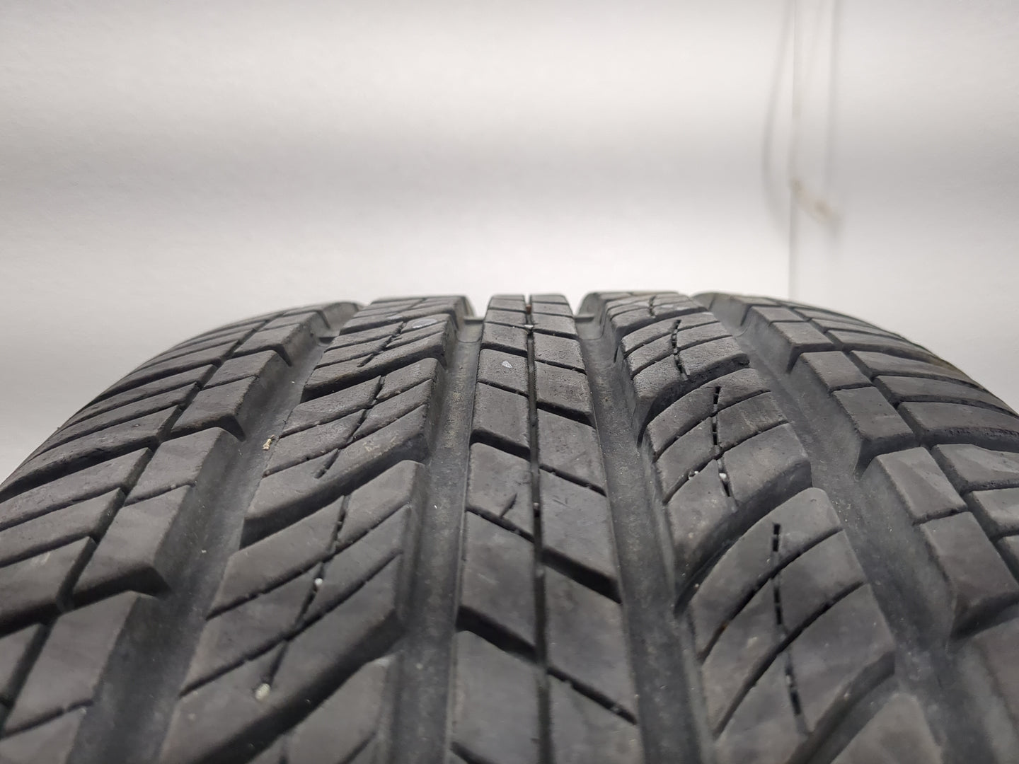 Used Tire 225/55R17 GRAND PRIX TOUR RS 97T - Tread Depth 10/32 - Oemusedautoparts1.com
